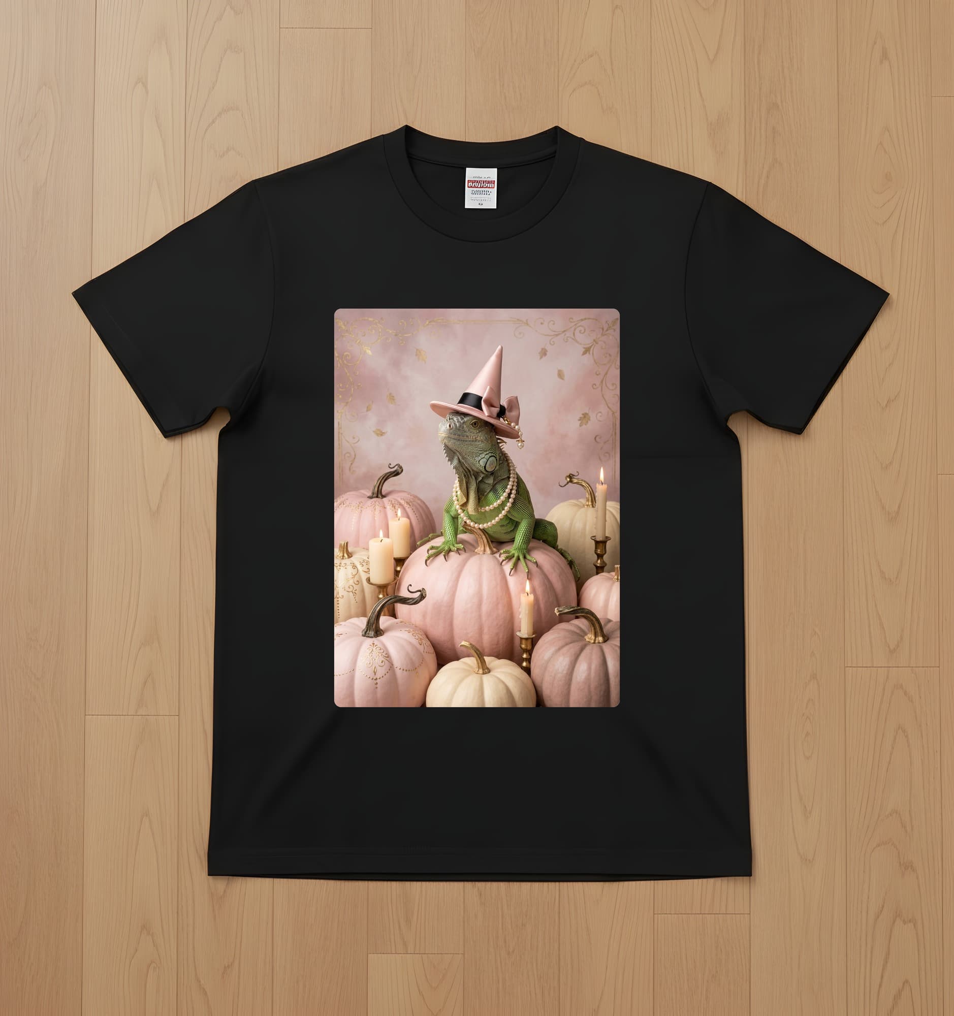 グリーンイグアナのかぼちゃとキャンドルの油絵風アートハロウィンTシャツ(ブラック)