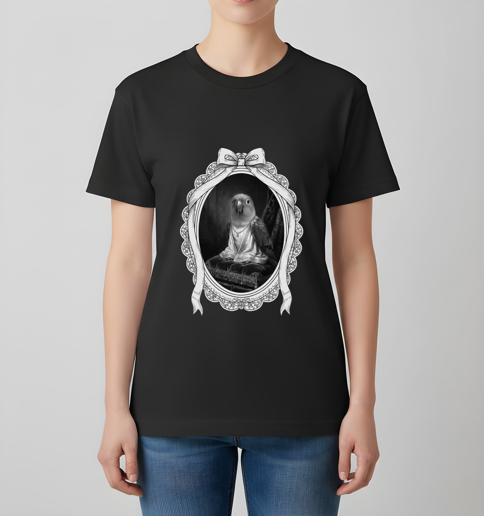 コガネメキシコインコのルネサンス肖像画Tシャツ(ブラック・モノクロプリント・額縁デザインあり) 4
