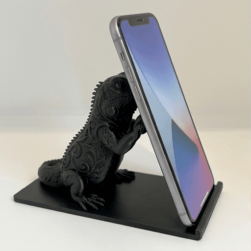 サバクイグアナのルネサンス肖像画スマホスタンド(シルクブラック)