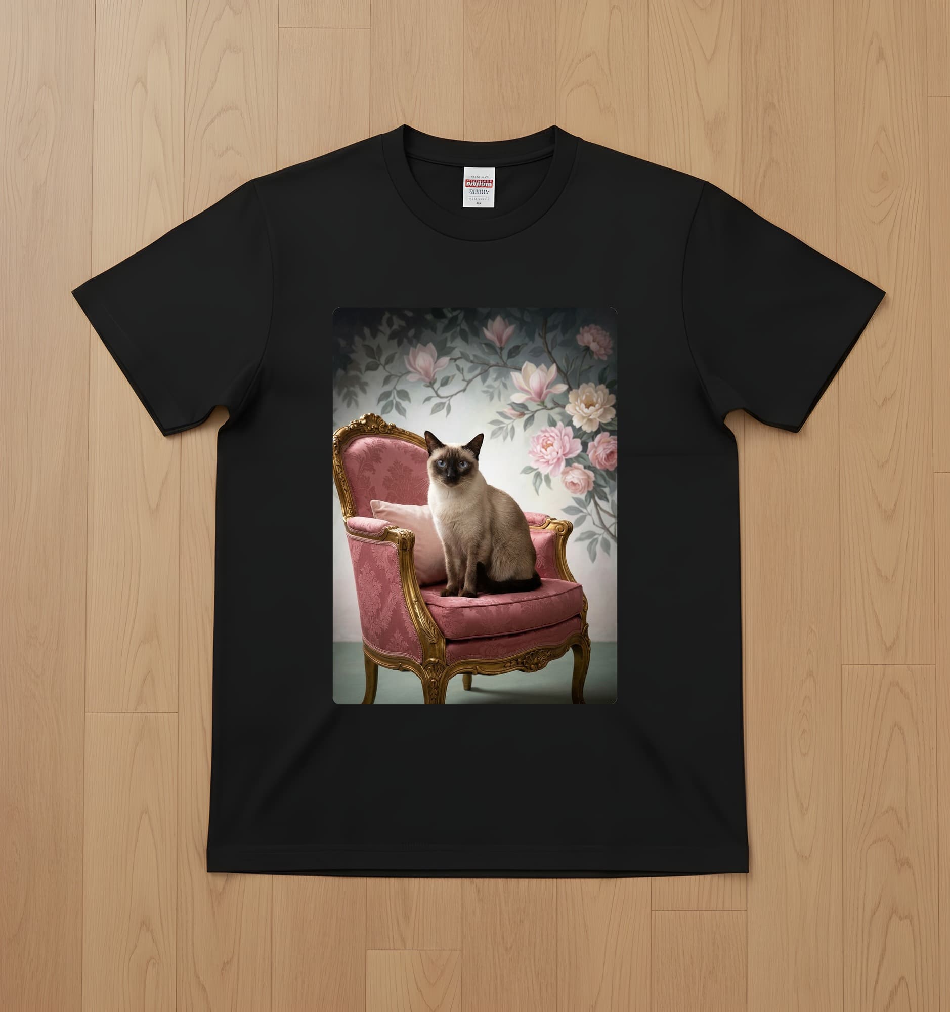 シャム猫のシャビーピンクの油絵風アートロココ調Tシャツ(ブラック)
