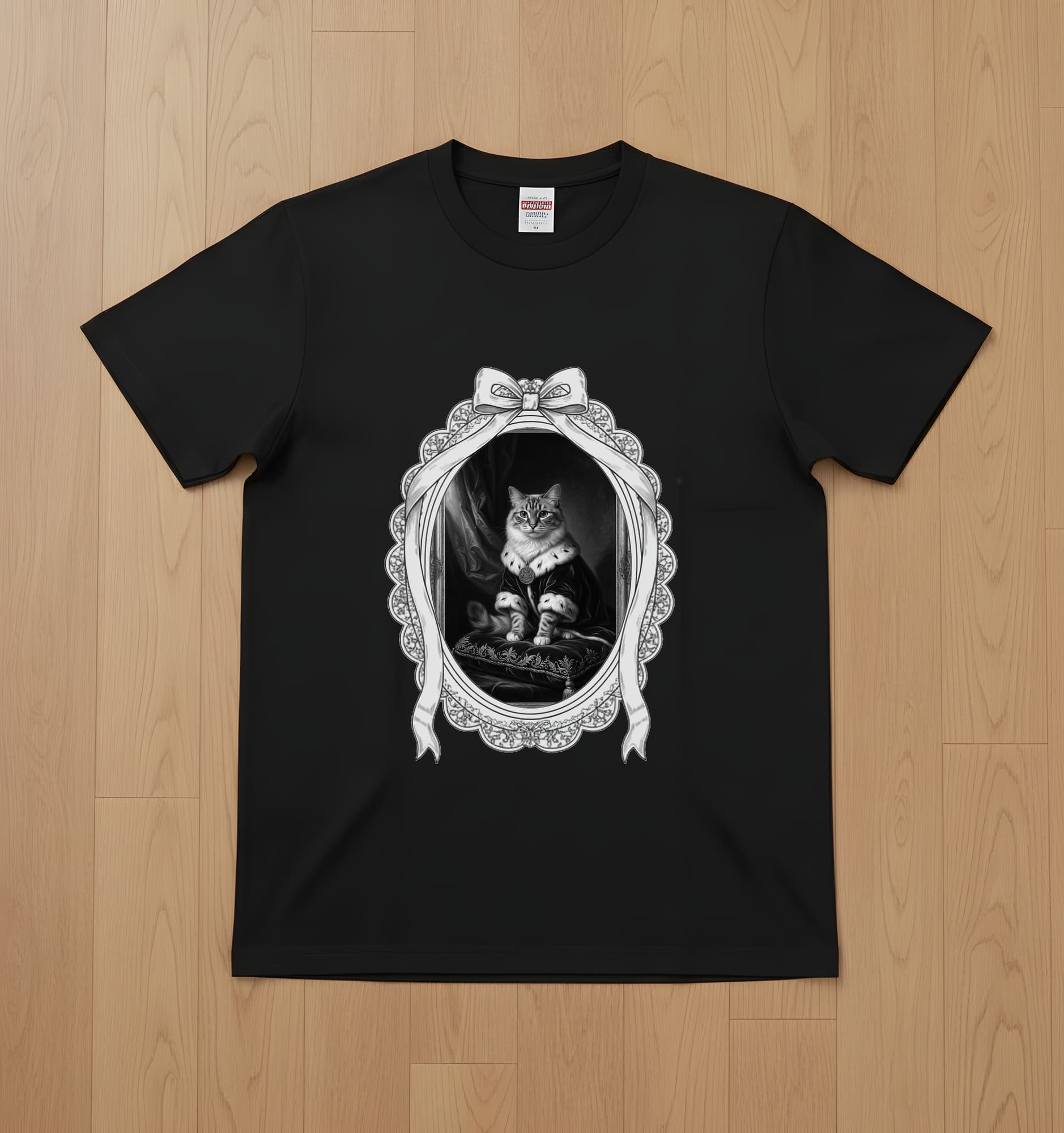 ラグドールのルネサンス肖像画Tシャツ(ブラック・モノクロプリント・額縁デザインあり)