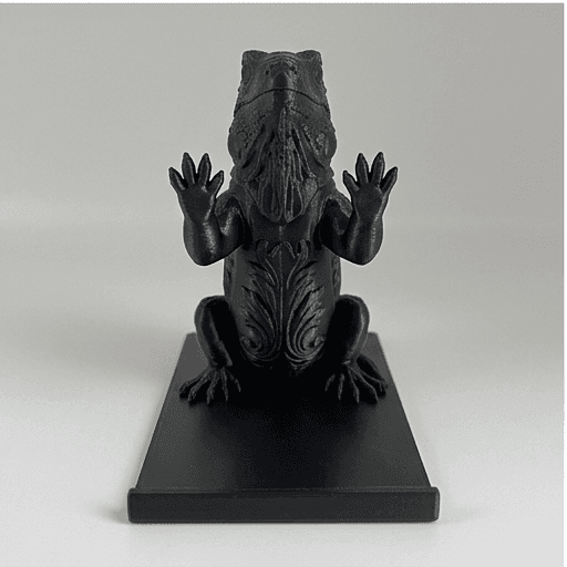 サバクイグアナのルネサンス肖像画スマホスタンド(シルクブラック) 3