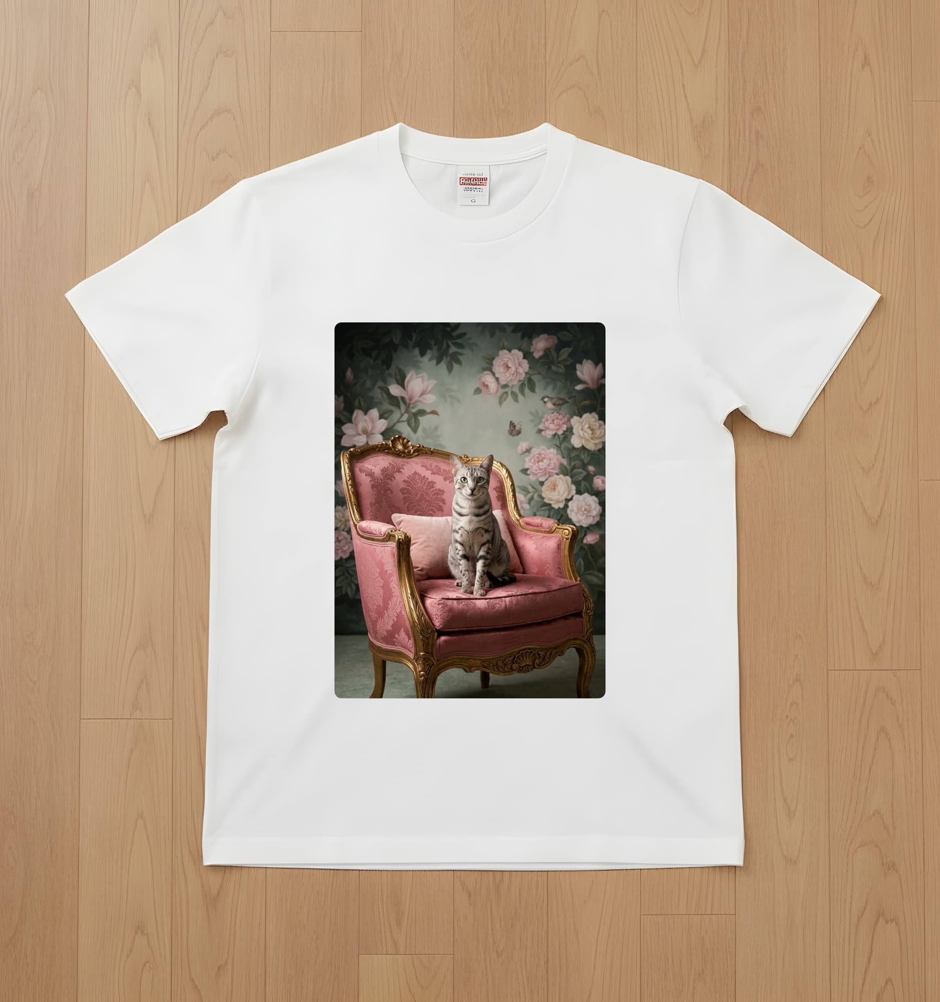 エジプシャンマウのシャビーピンクの油絵風アートロココ調Tシャツ(ホワイト)