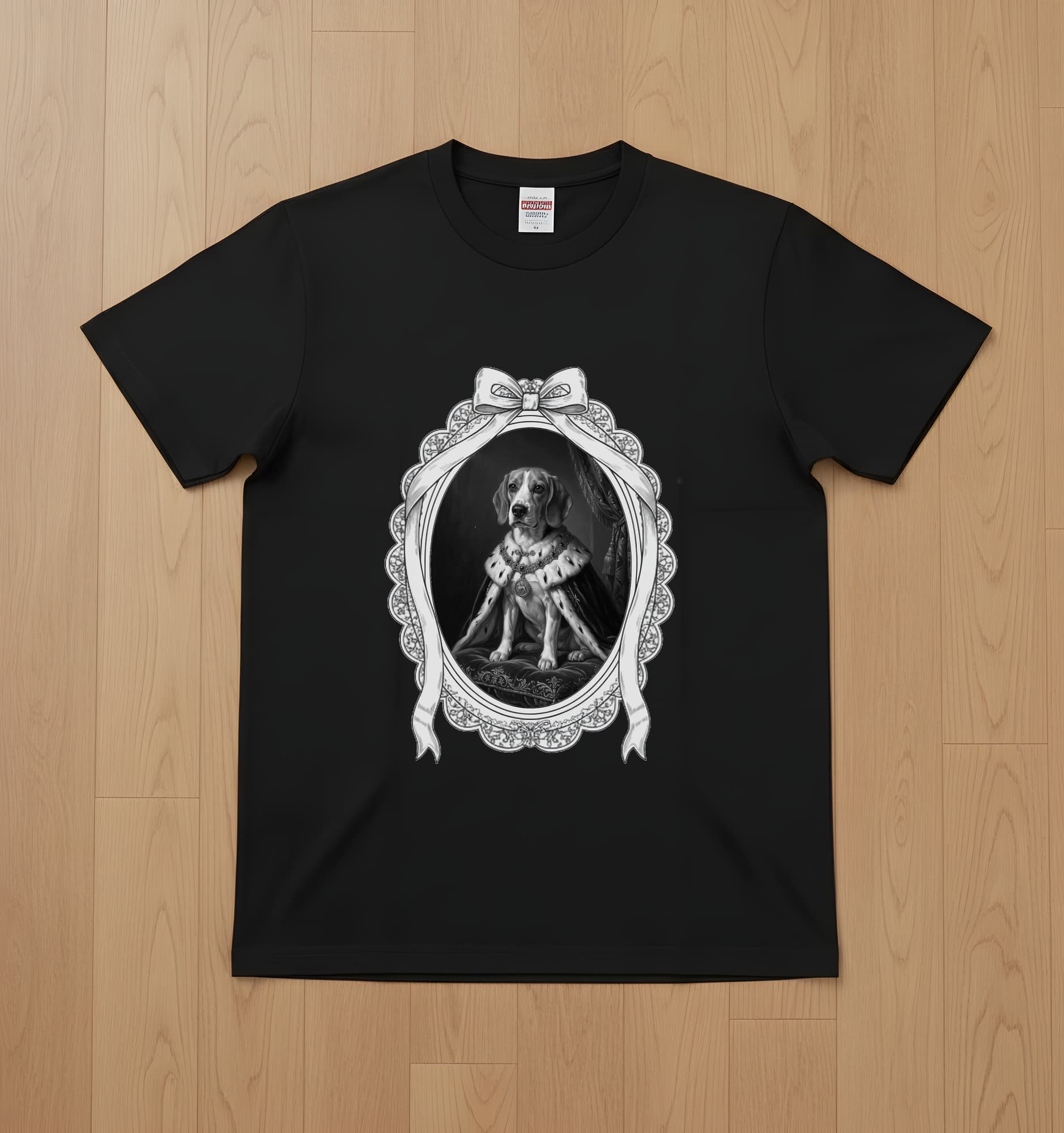 ビーグルのルネサンス肖像画Tシャツ(ブラック・モノクロプリント・額縁デザインあり)
