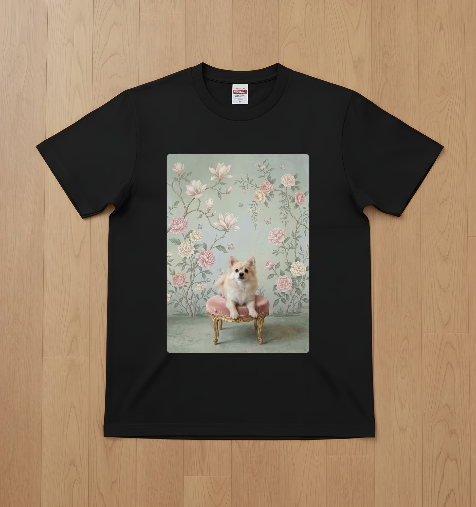 ポメラニアンのシャビーピンクの油絵風アートロココ調Tシャツ(ブラック)