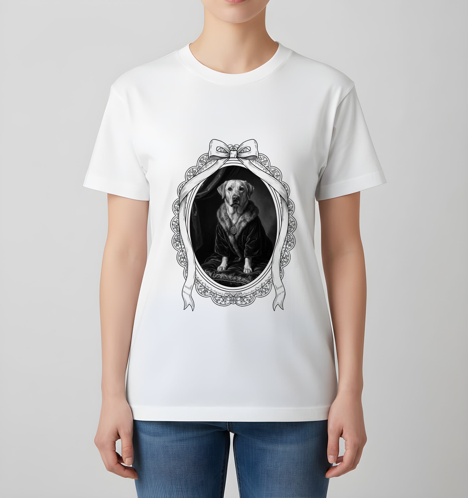 ラブラドールレトリバーのルネサンス肖像画Tシャツ(ホワイト・モノクロプリント・額縁デザインあり) 4