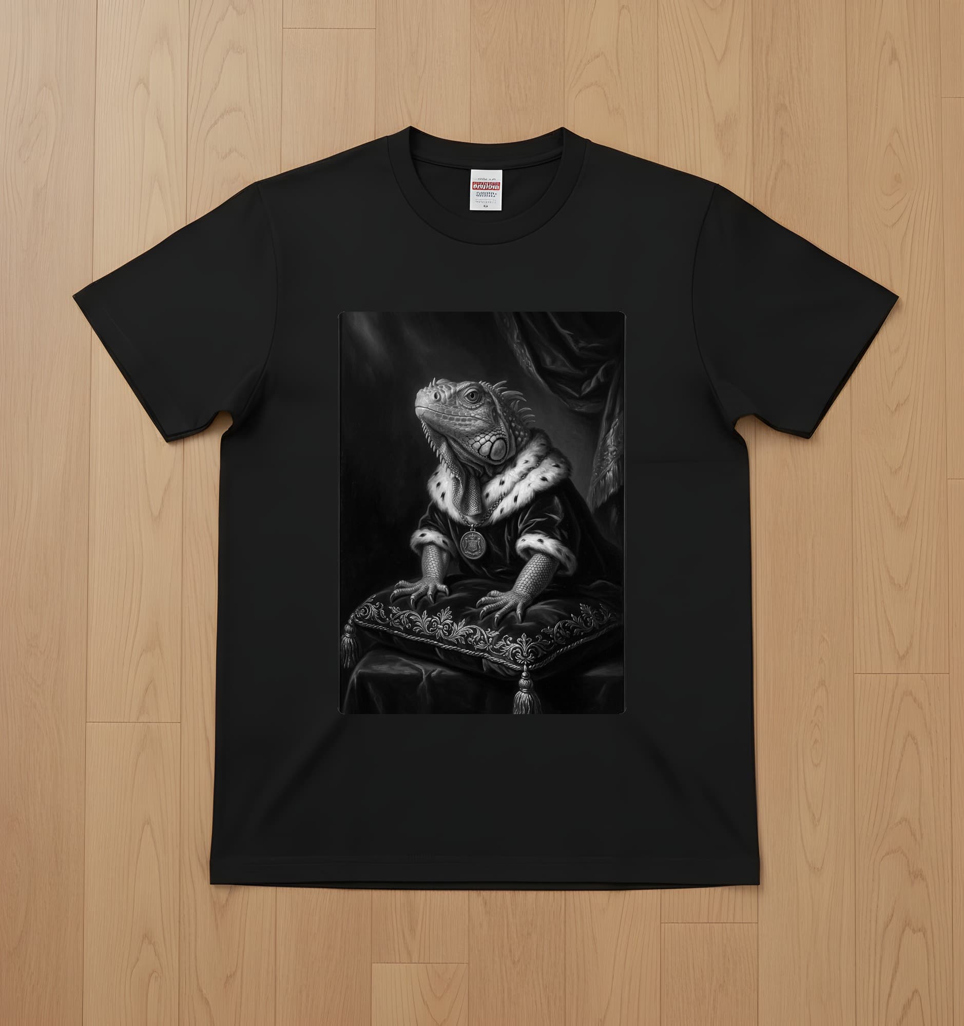 ブルーイグアナのルネサンス肖像画Tシャツ(ブラック・モノクロプリント・額縁なし)