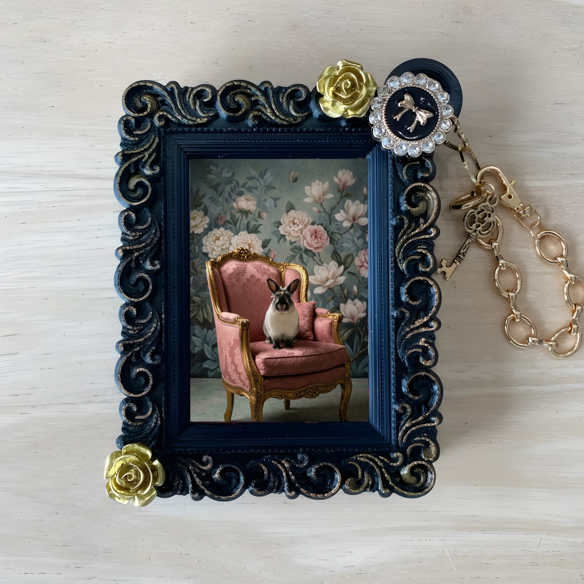 Himalayan rabbit Shabby Pink Oil-Painting Rococo Bag Charm (Black)