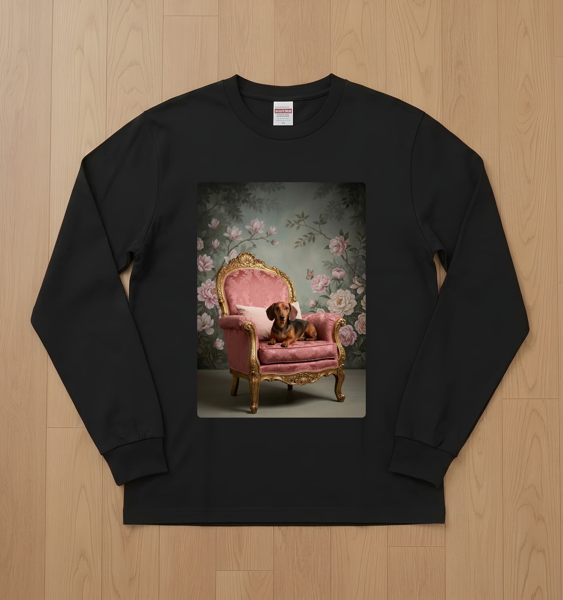 ミニチュアダックスフンドのシャビーピンクの油絵風アートロココ調長袖Tシャツ(ブラック)
