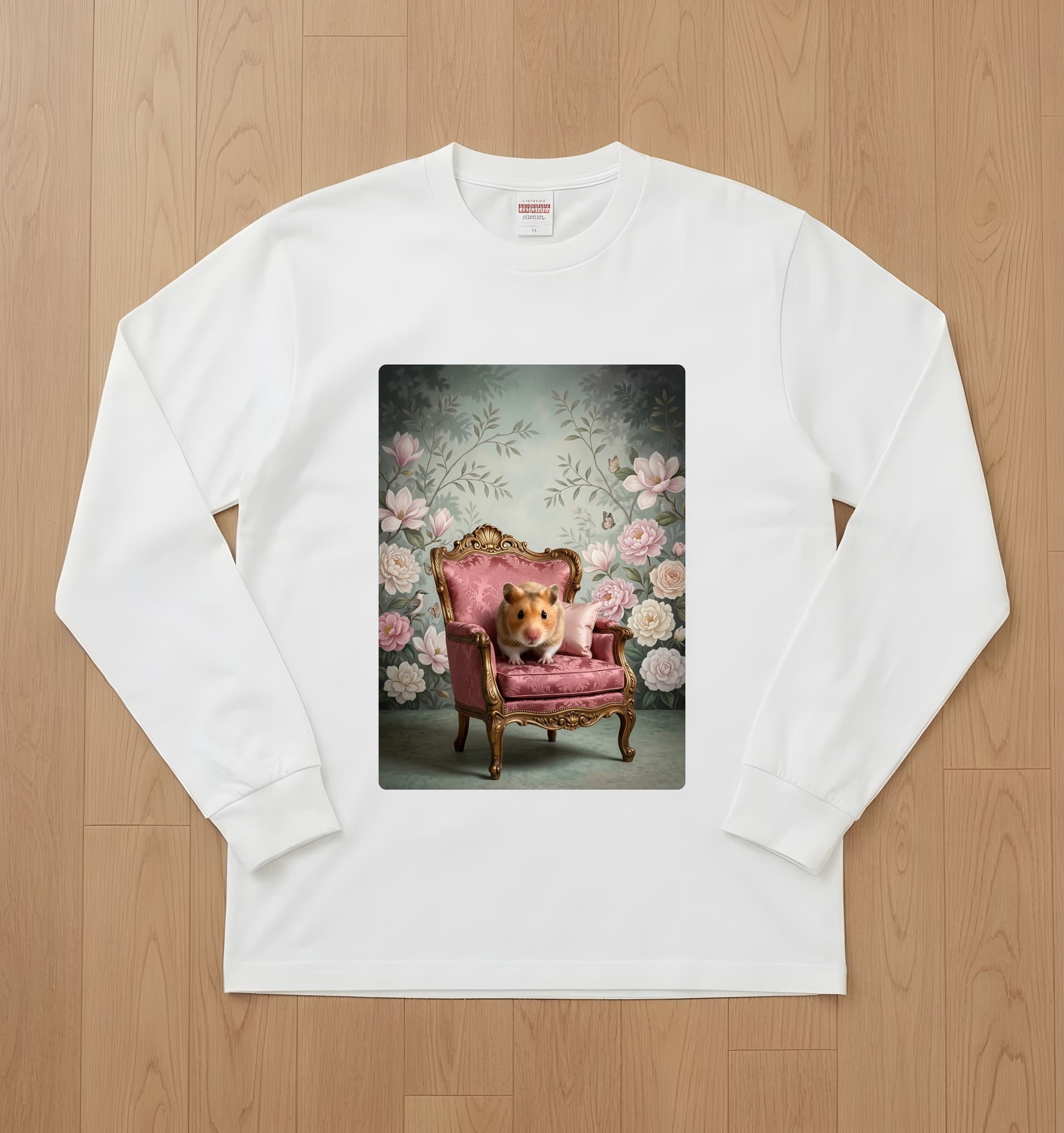 ゴールデンハムスターのシャビーピンクの油絵風アートロココ調長袖Tシャツ(ホワイト)