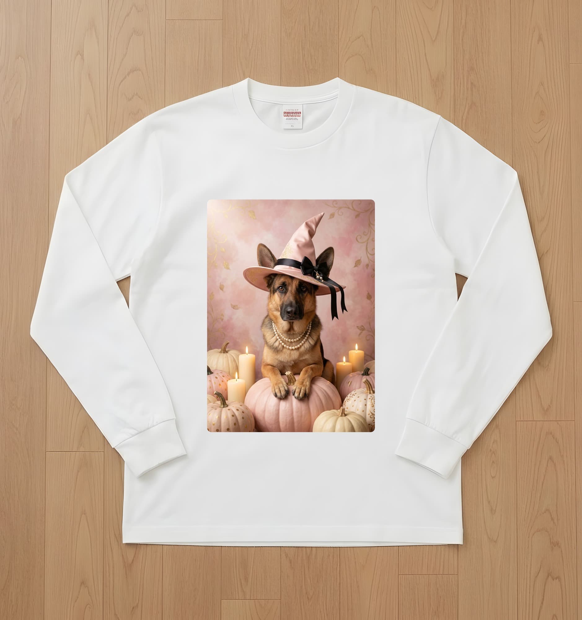 ジャーマンシェパードのかぼちゃとキャンドルの油絵風アートハロウィン長袖Tシャツ(ホワイト)