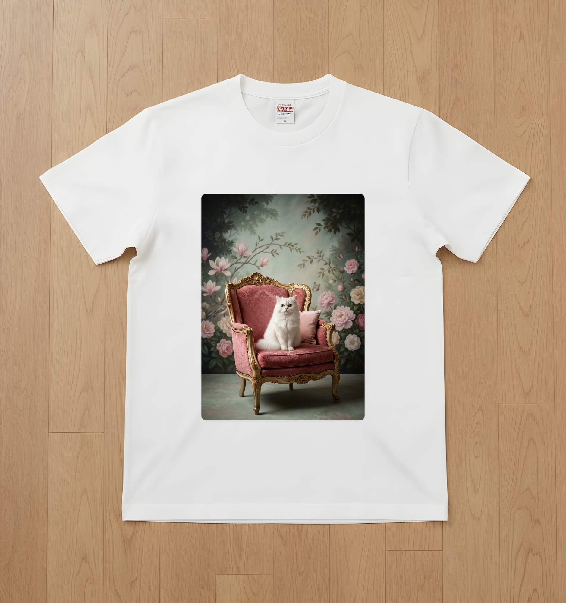 ペルシャ猫のシャビーピンクの油絵風アートロココ調Tシャツ(ホワイト)