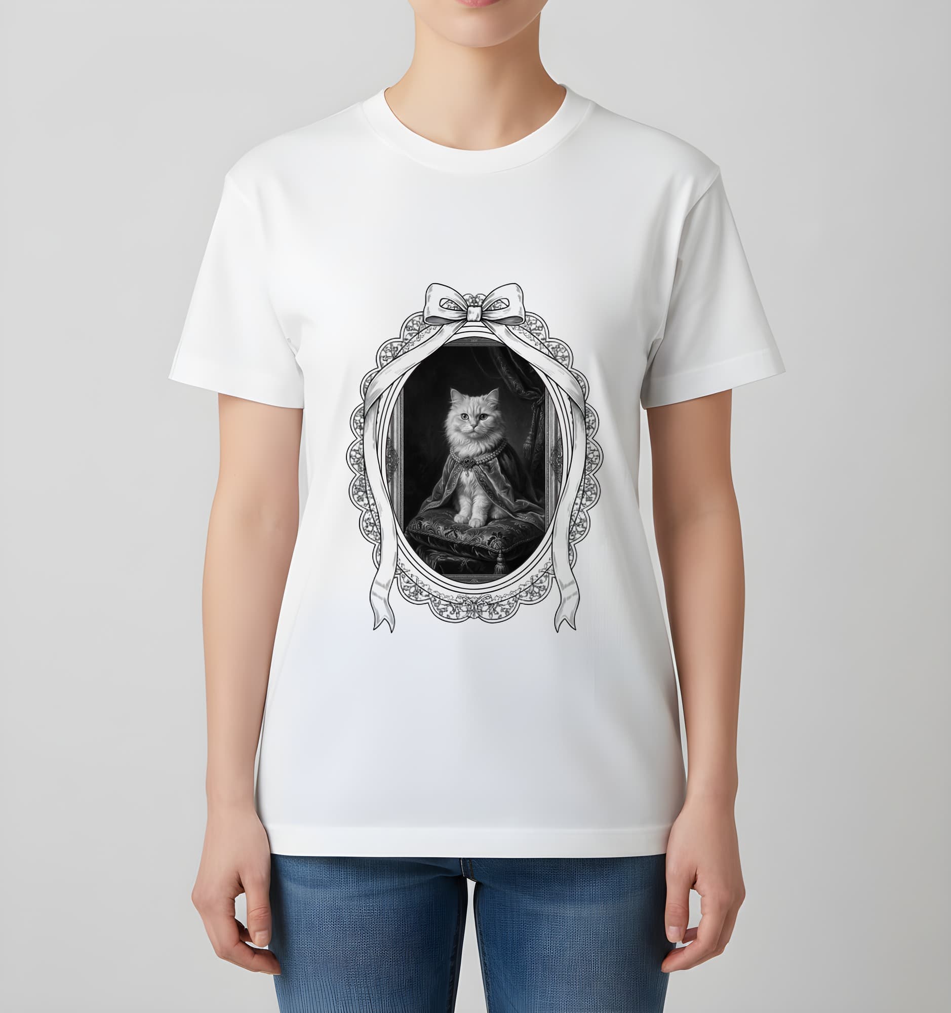 ペルシャ猫のルネサンス肖像画Tシャツ(ホワイト・モノクロプリント・額縁デザインあり) 4