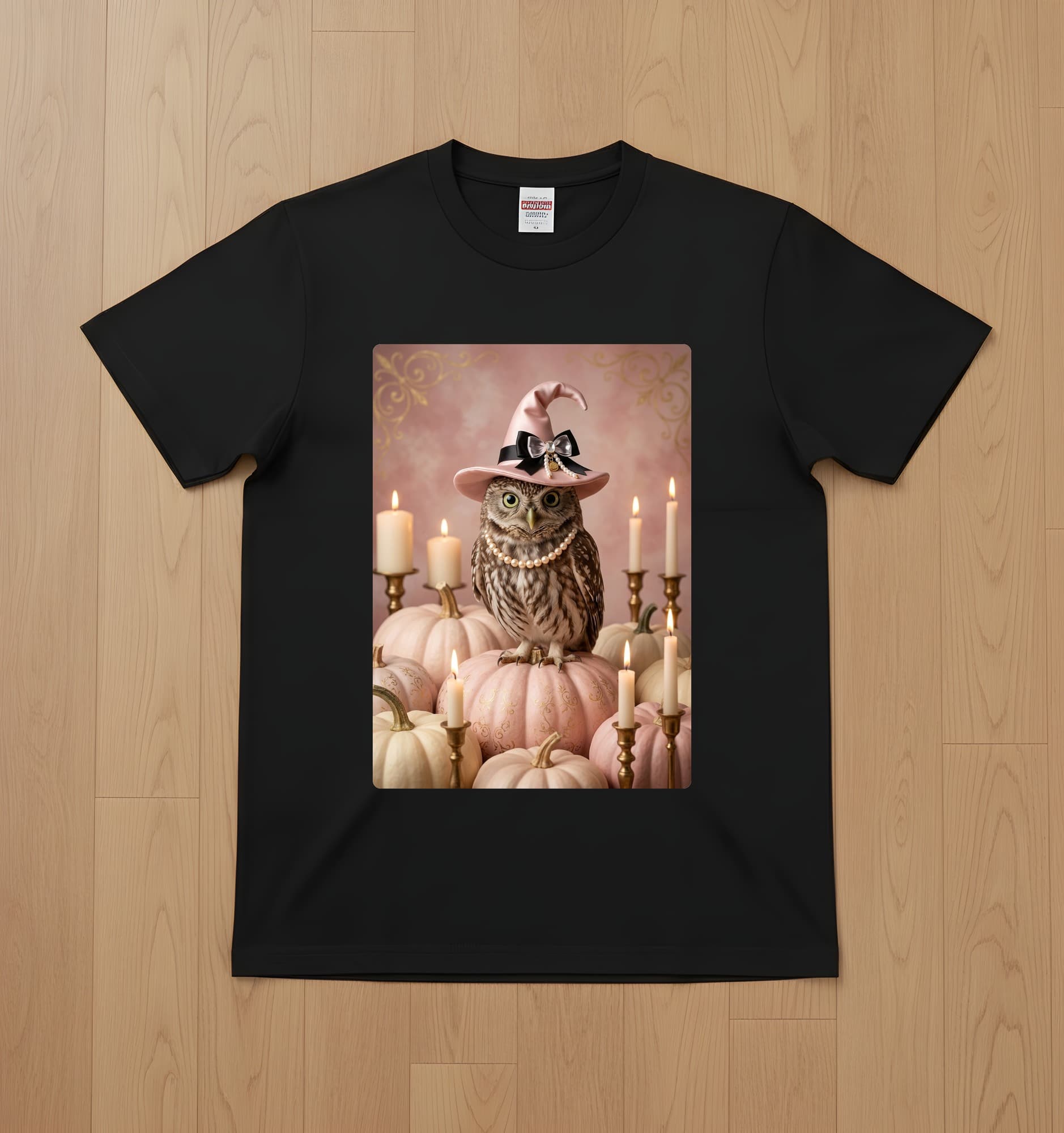 コノハズクのかぼちゃとキャンドルの油絵風アートハロウィンTシャツ(ブラック)