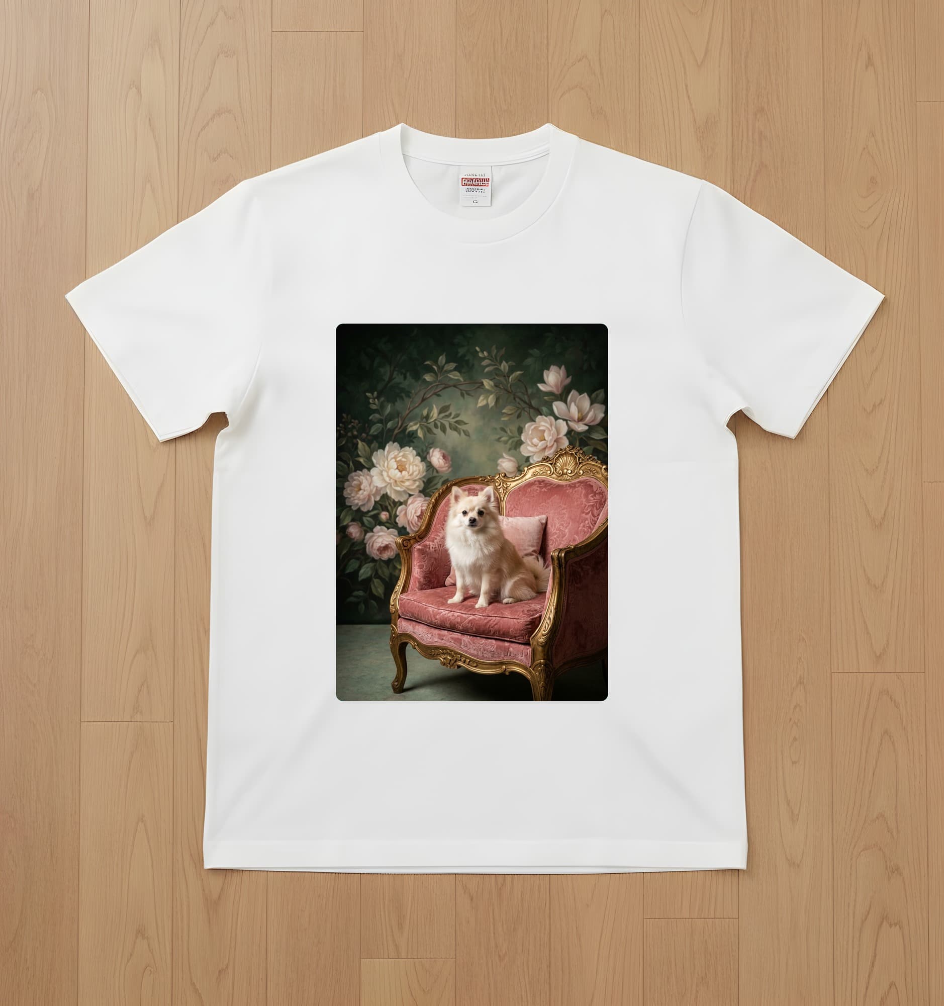 ポメラニアンのシャビーピンクの油絵風アートロココ調Tシャツ(ホワイト)