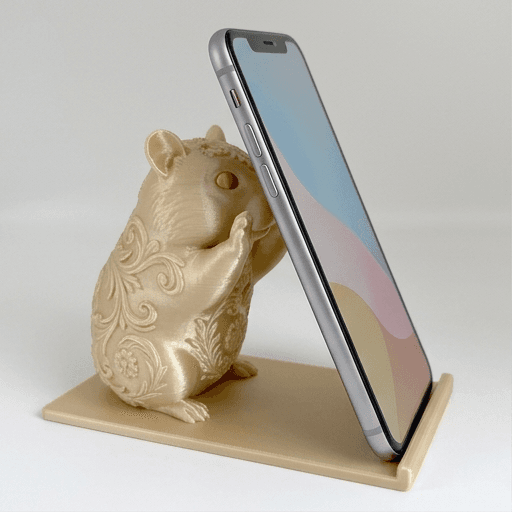 クリームハムスターのルネサンス肖像画スマホスタンド(シルクゴールド)