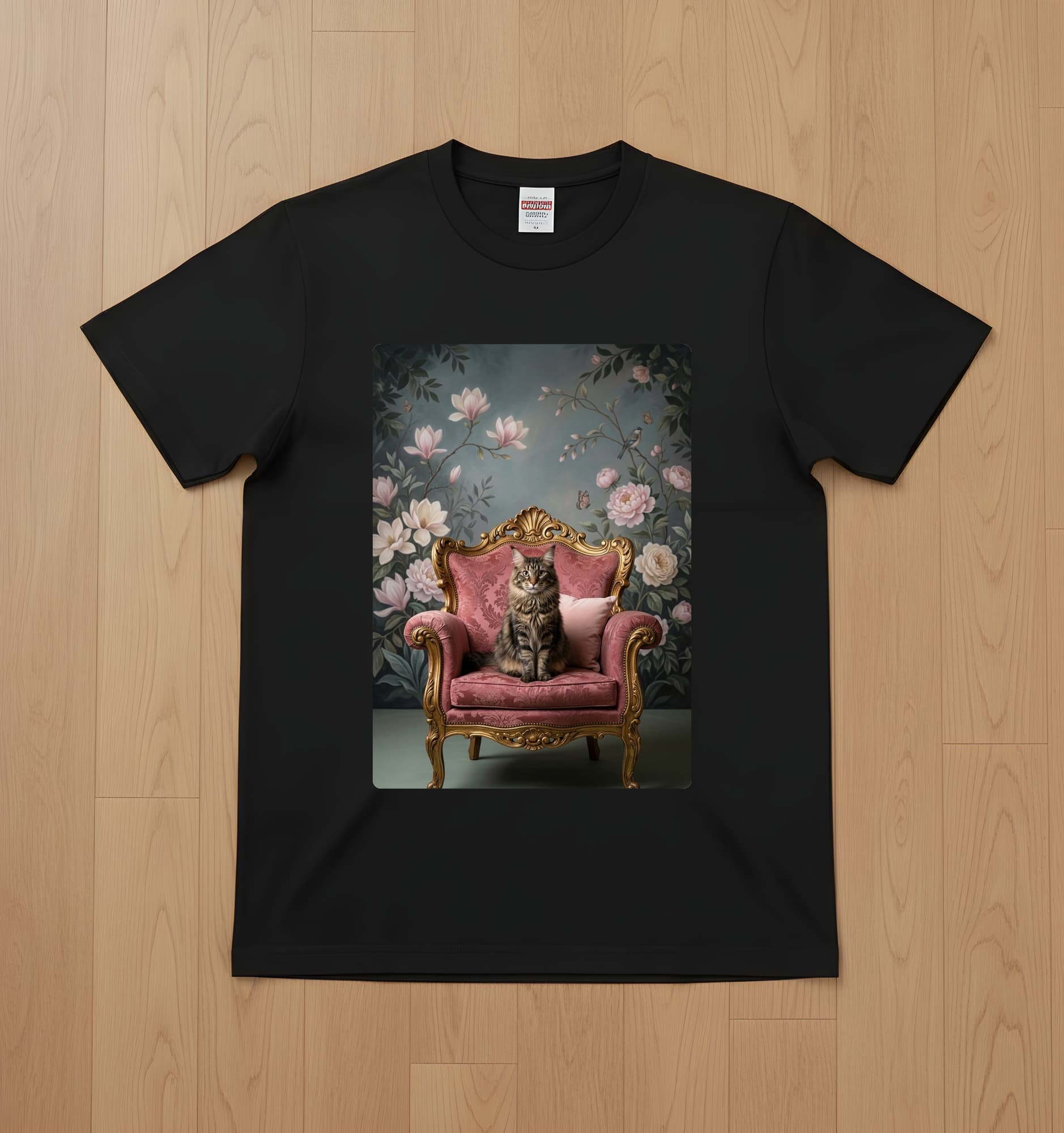 メインクーンのシャビーピンクの油絵風アートロココ調Tシャツ(ブラック)
