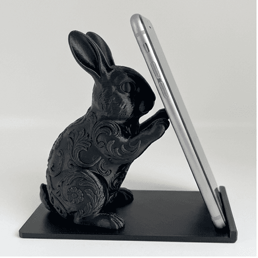 チンチラうさぎのルネサンス肖像画スマホスタンド(シルクブラック)