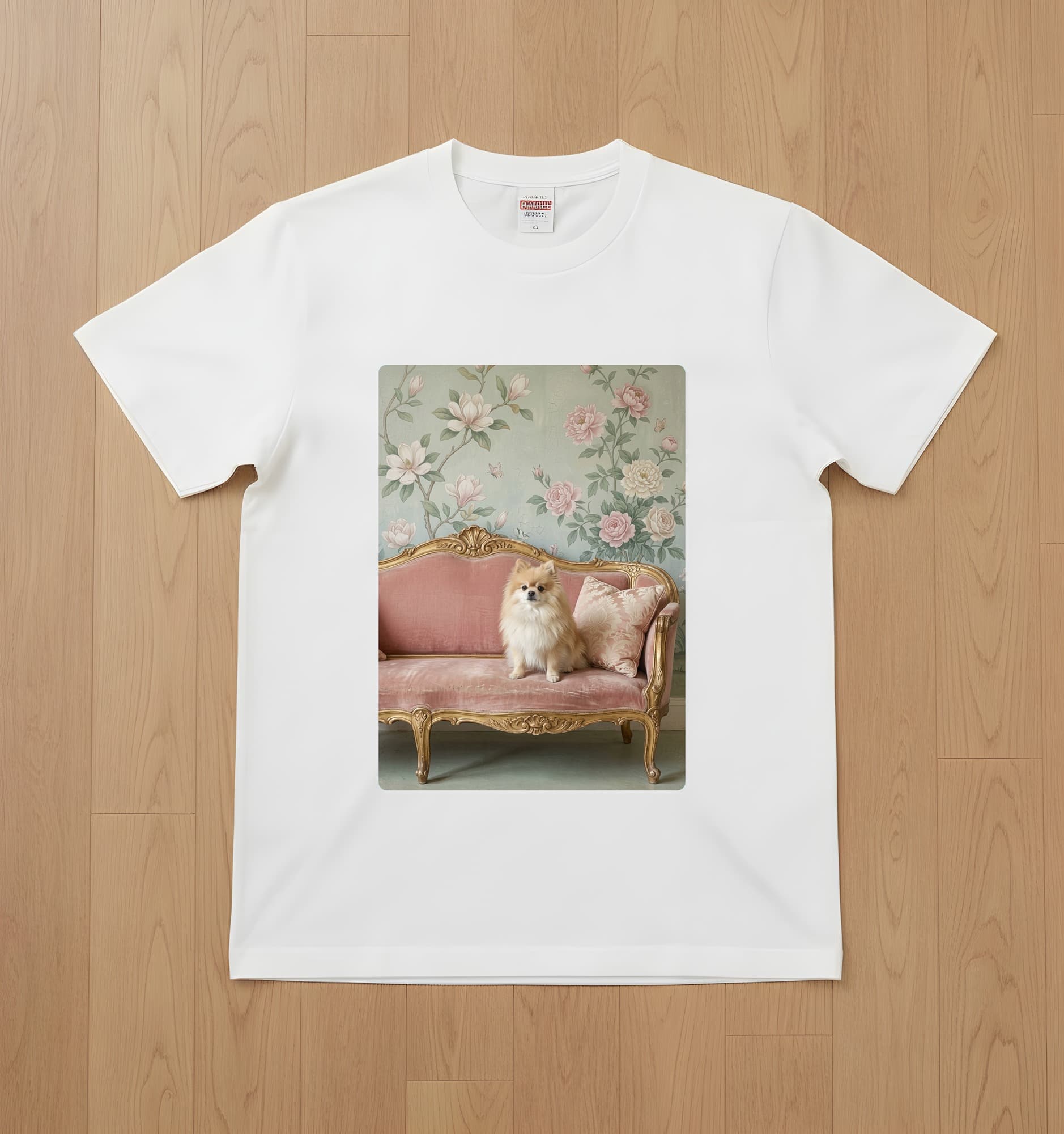 ポメラニアンのシャビーピンクの油絵風アートロココ調Tシャツ(ホワイト)