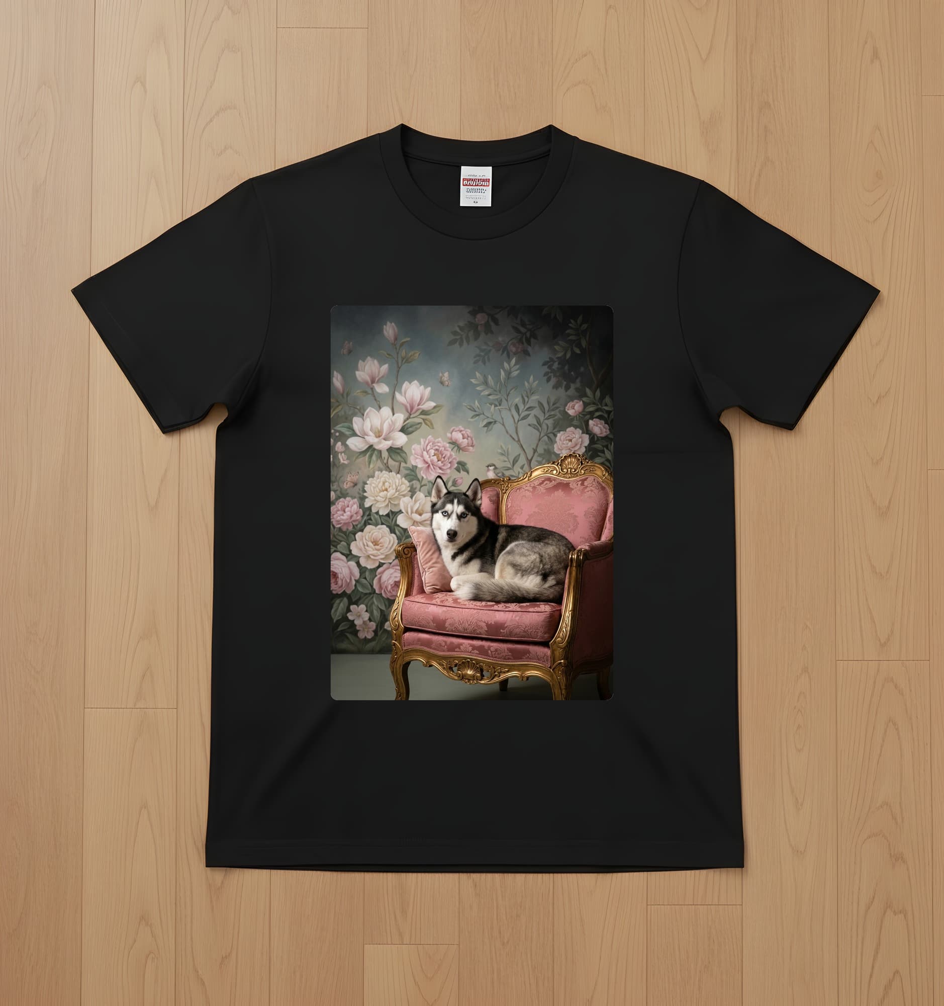 シベリアンハスキーのシャビーピンクの油絵風アートロココ調Tシャツ(ブラック)