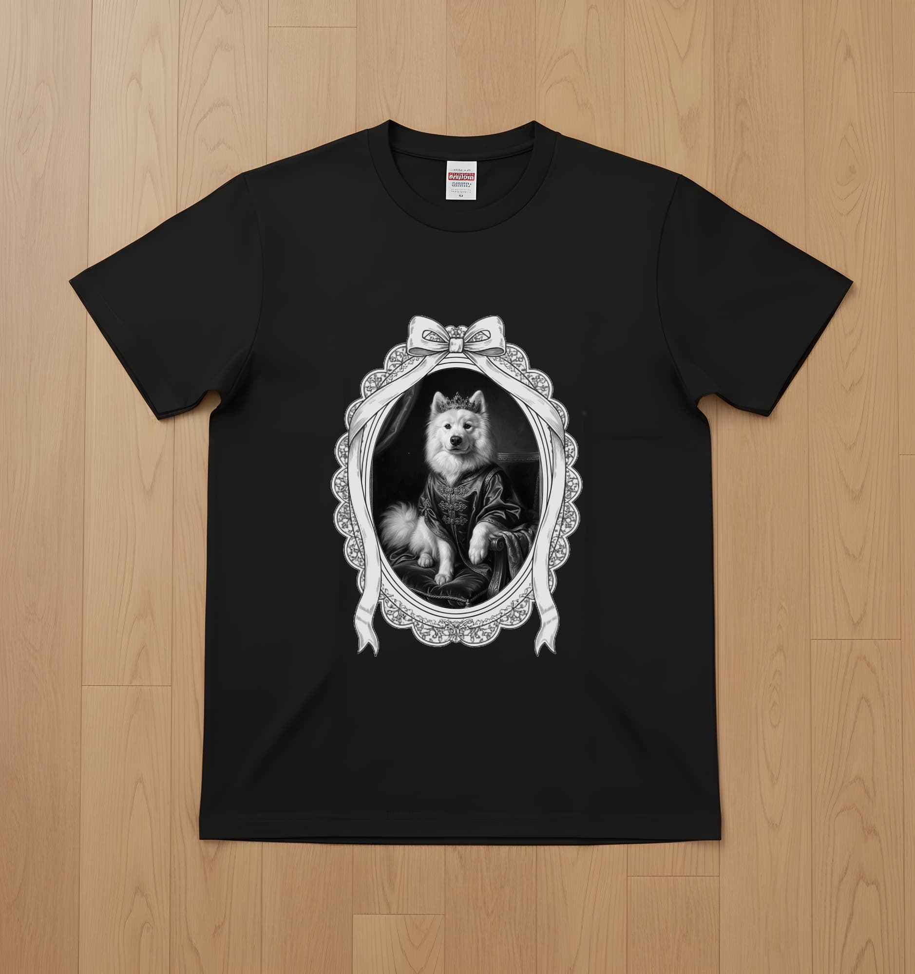 サモエドのルネサンス肖像画Tシャツ(ブラック・モノクロプリント・額縁デザインあり)