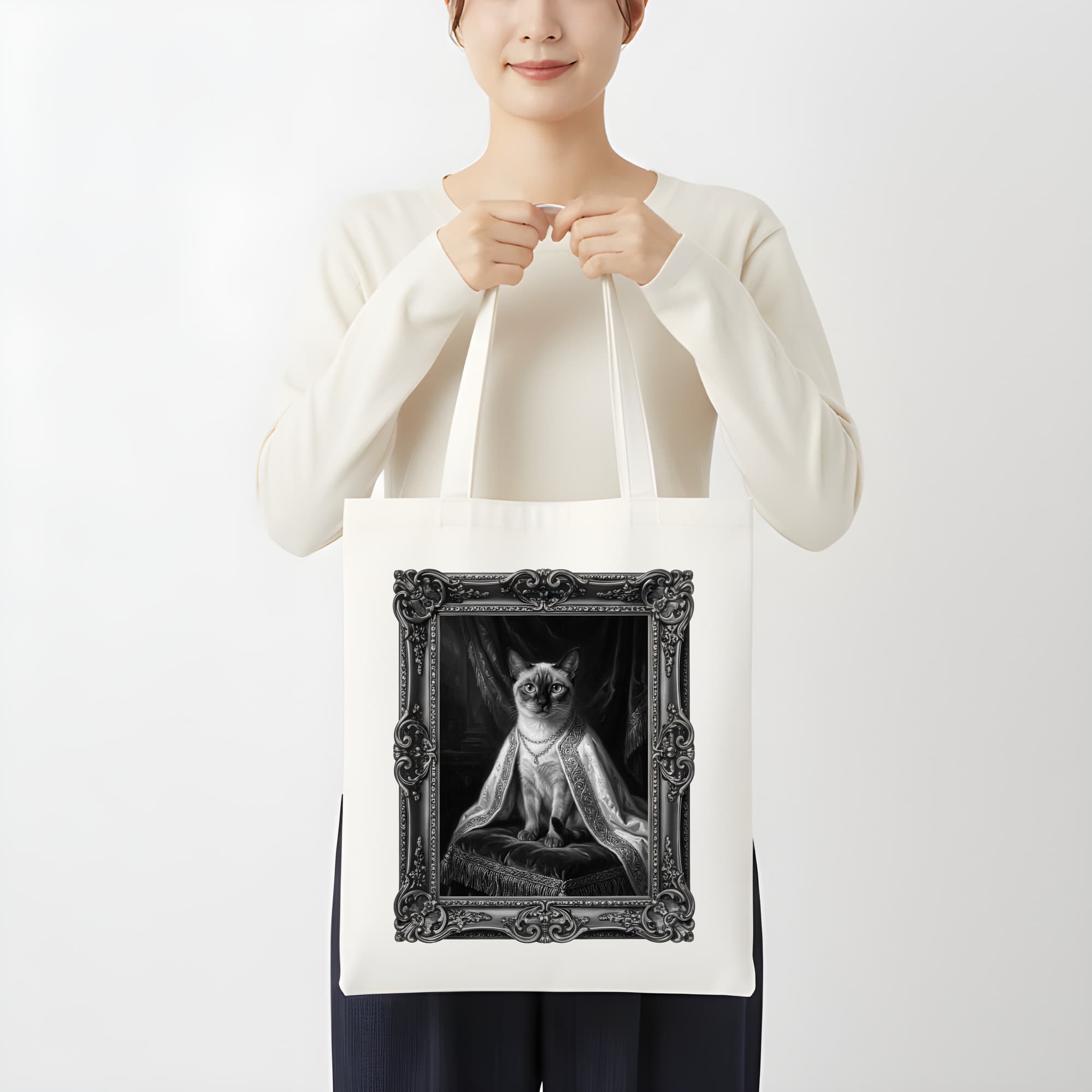 シャム猫のルネサンス肖像画トートバッグ(モノクロプリント・額縁デザインあり) 3