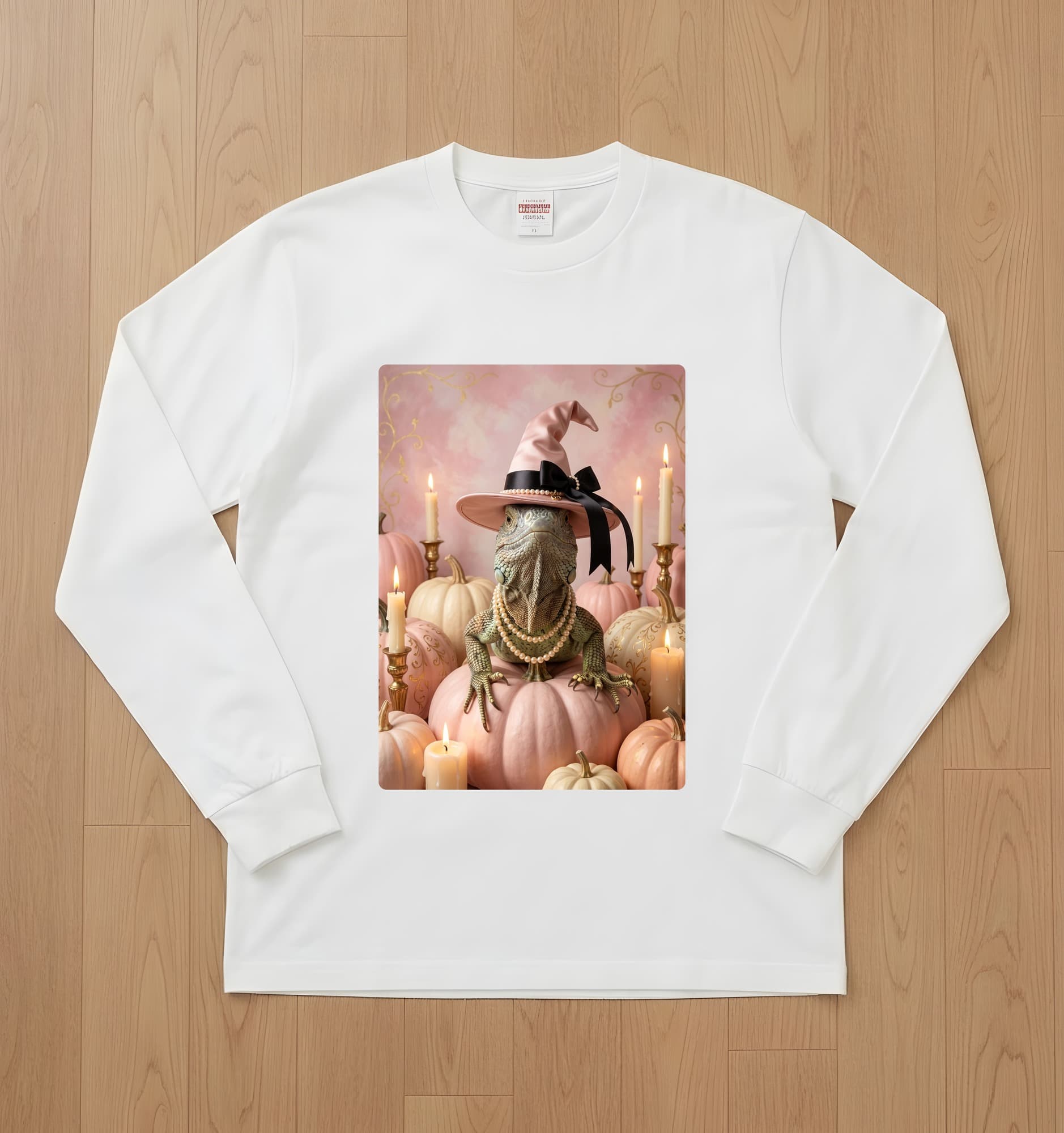 トゲオイグアナのかぼちゃとキャンドルの油絵風アートハロウィン長袖Tシャツ(ホワイト)