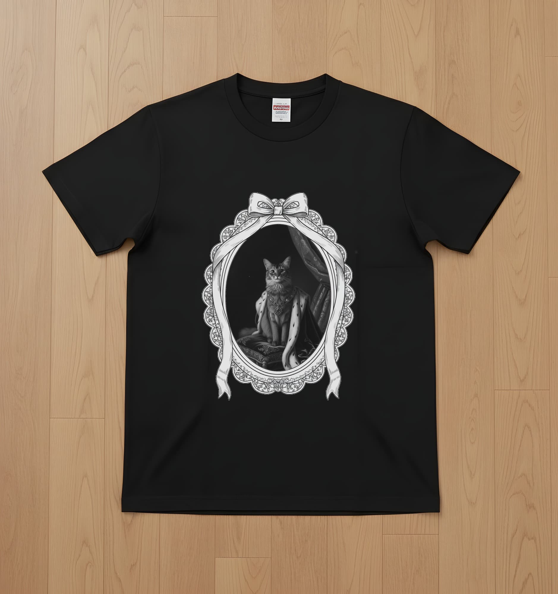 ソマリのルネサンス肖像画Tシャツ(ブラック・モノクロプリント・額縁デザインあり)