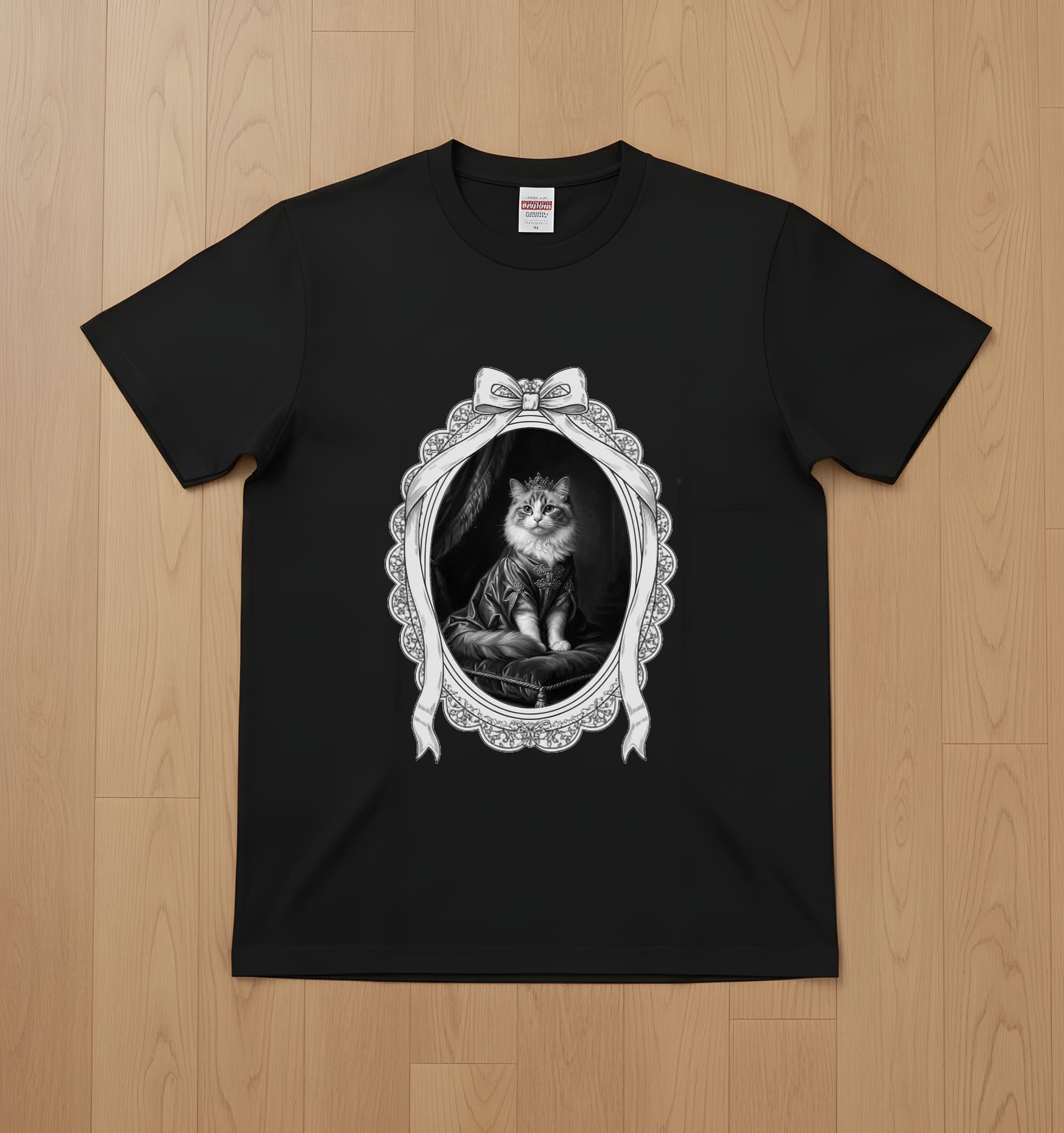 ラグドールのルネサンス肖像画Tシャツ(ブラック・モノクロプリント・額縁デザインあり)