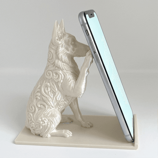 ジャーマンシェパードのルネサンス肖像画スマホスタンド(シルクホワイト)