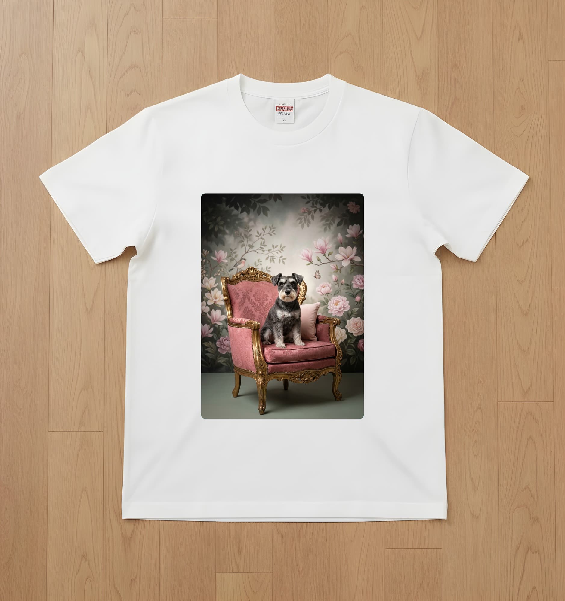 ミニチュアシュナウザーのシャビーピンクの油絵風アートロココ調Tシャツ(ホワイト)