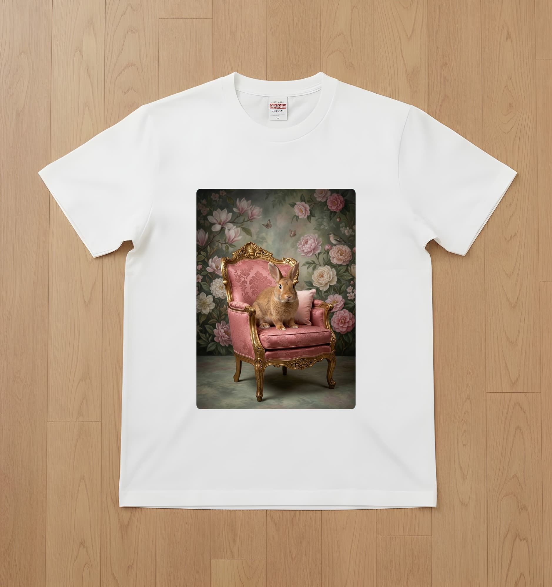 サテンのシャビーピンクの油絵風アートロココ調Tシャツ(ホワイト)