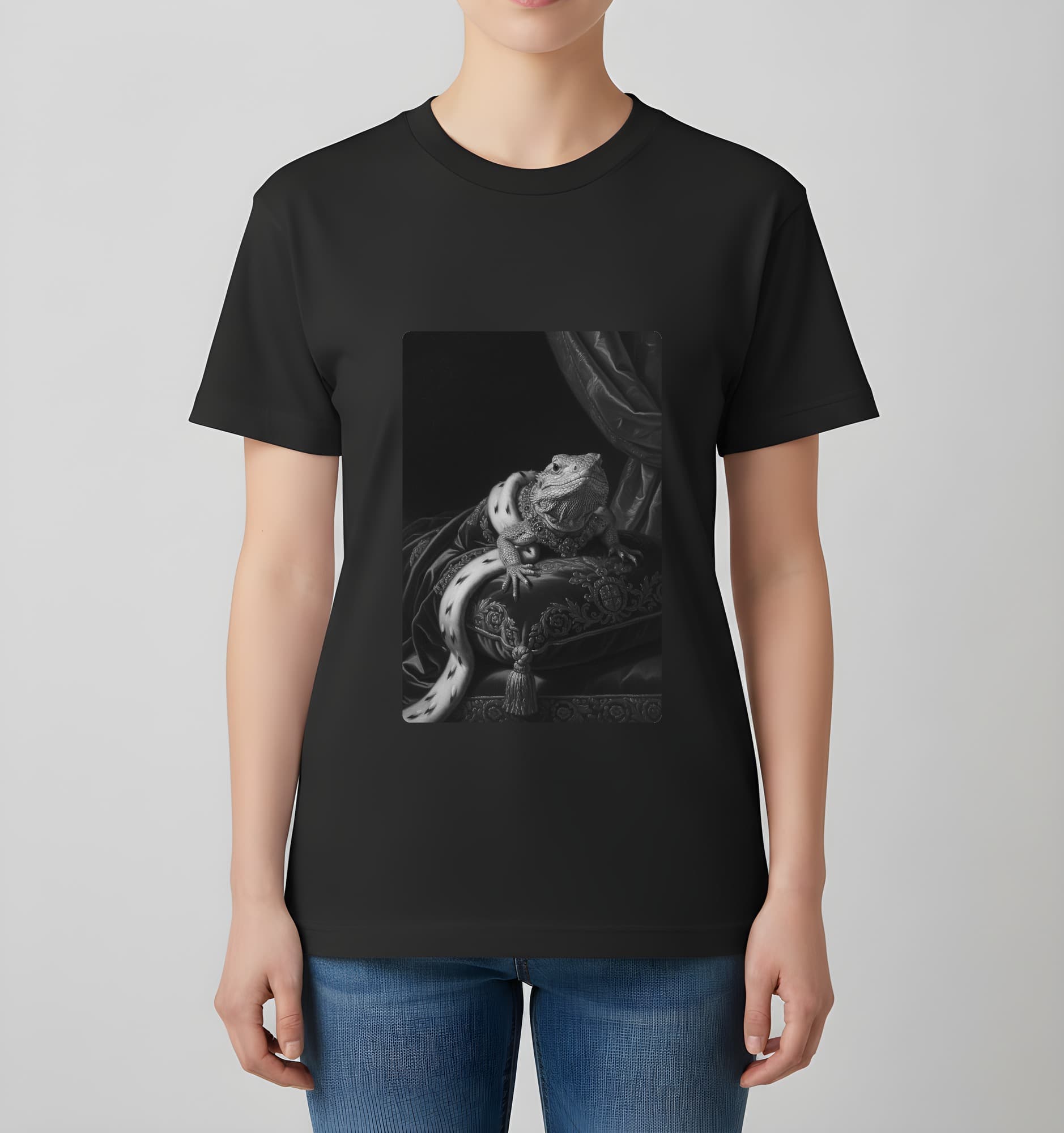 サバクイグアナのルネサンス肖像画Tシャツ(ホワイト・モノクロプリント・額縁なし) 4