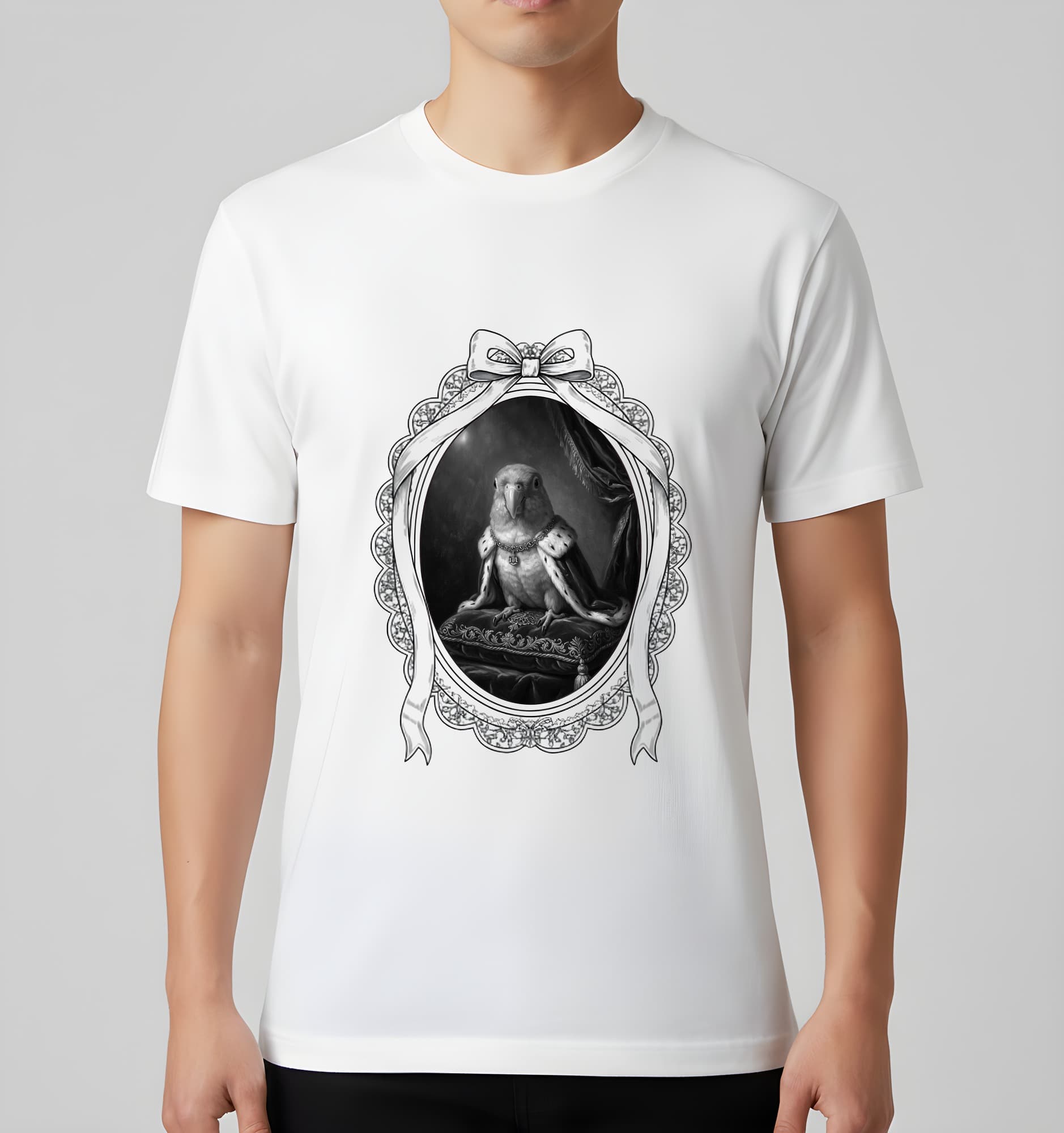 シロハラインコのルネサンス肖像画Tシャツ(ホワイト・モノクロプリント・額縁デザインあり) 3