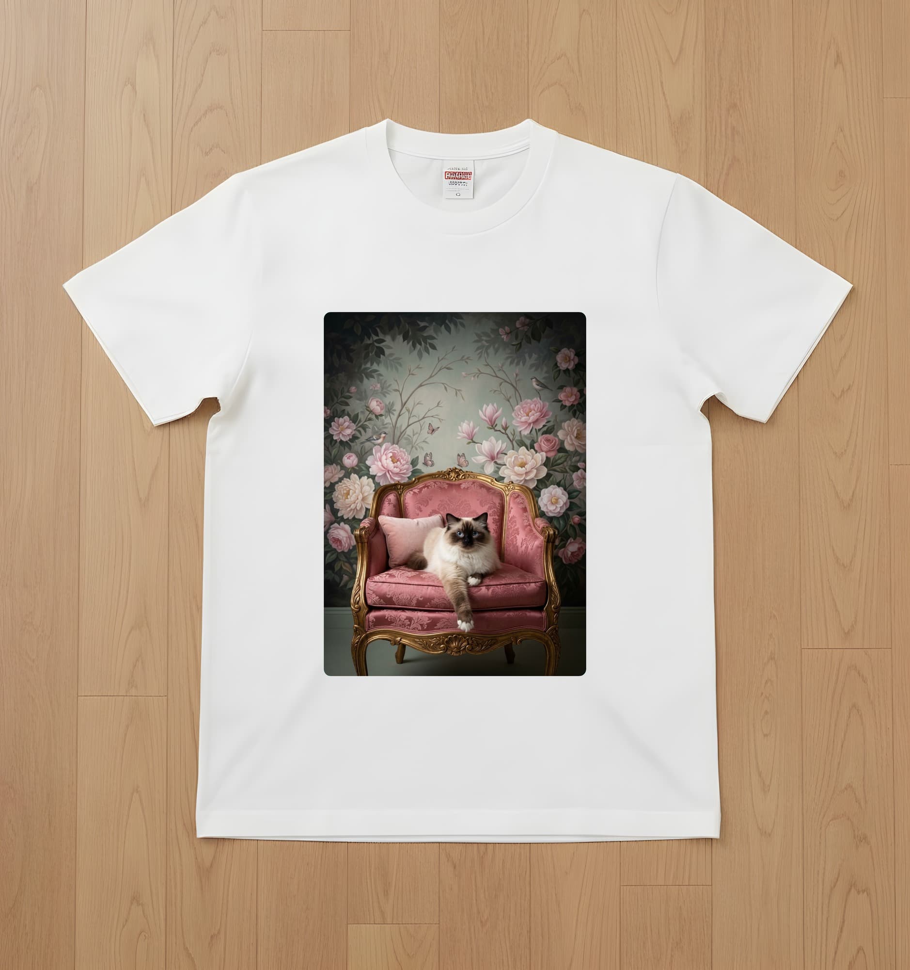ヒマラヤンのシャビーピンクの油絵風アートロココ調Tシャツ(ホワイト)