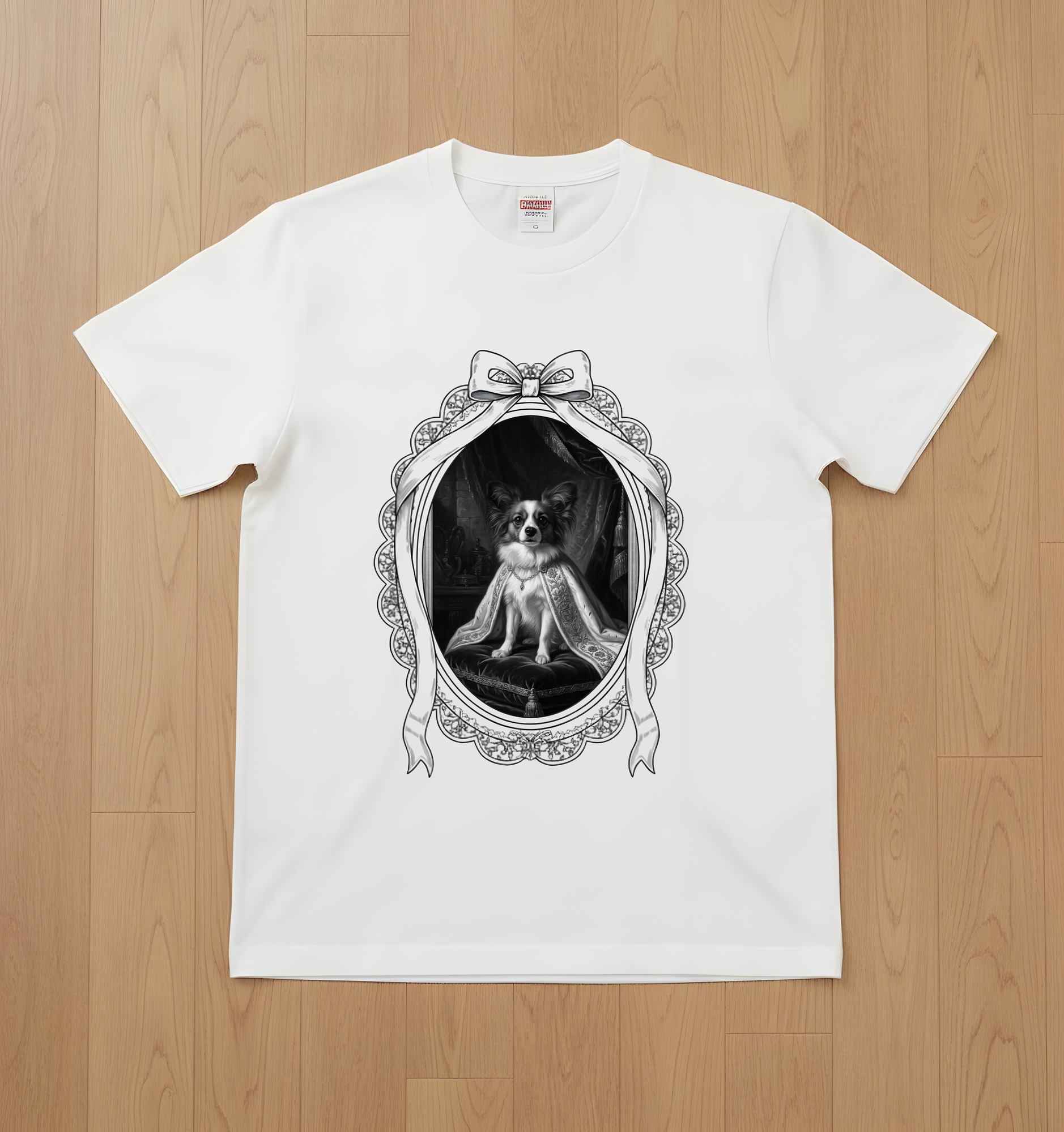パピヨンのルネサンス肖像画Tシャツ(ホワイト・モノクロプリント・額縁デザインあり)