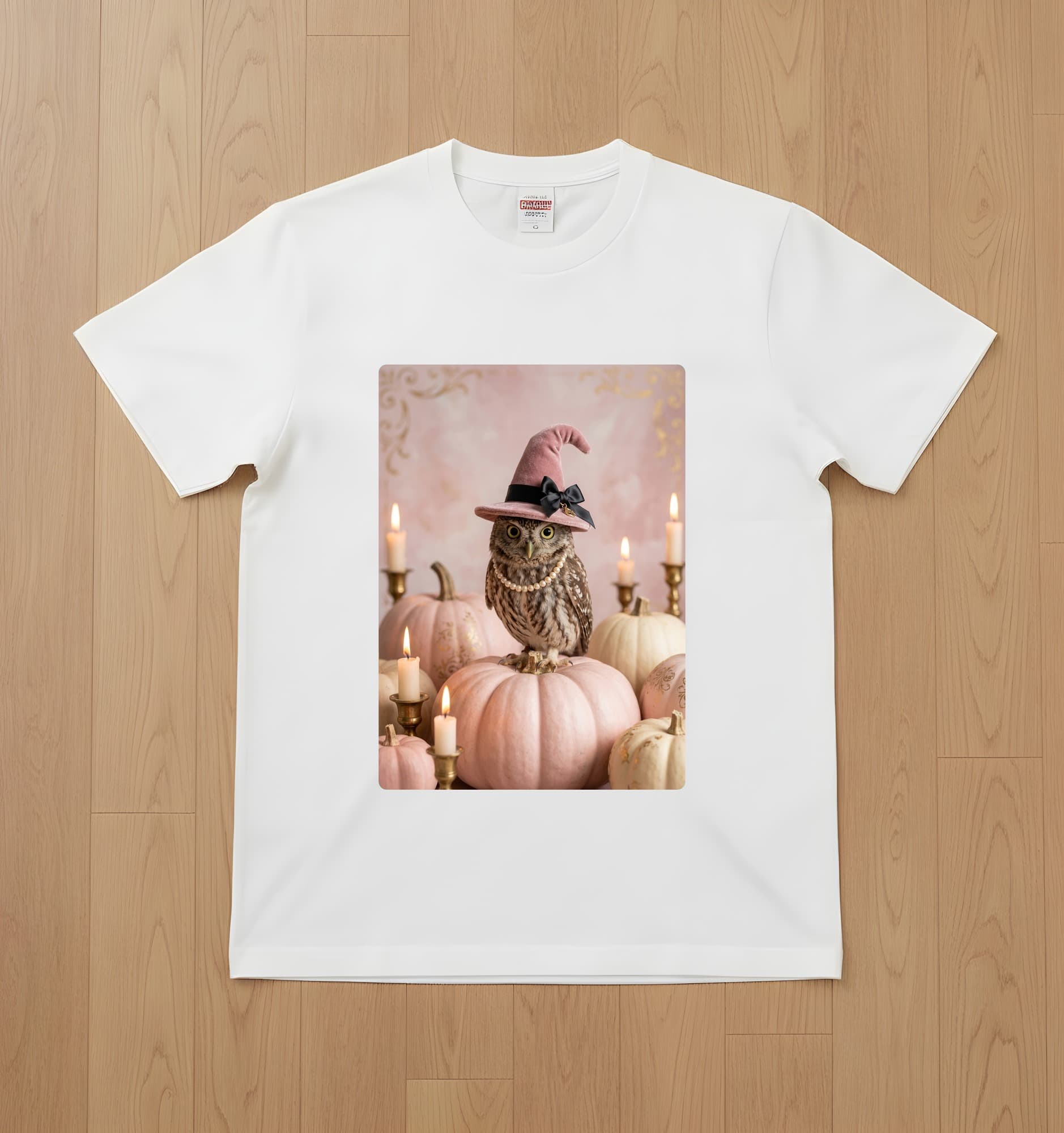 コノハズクのかぼちゃとキャンドルの油絵風アートハロウィンTシャツ(ホワイト)