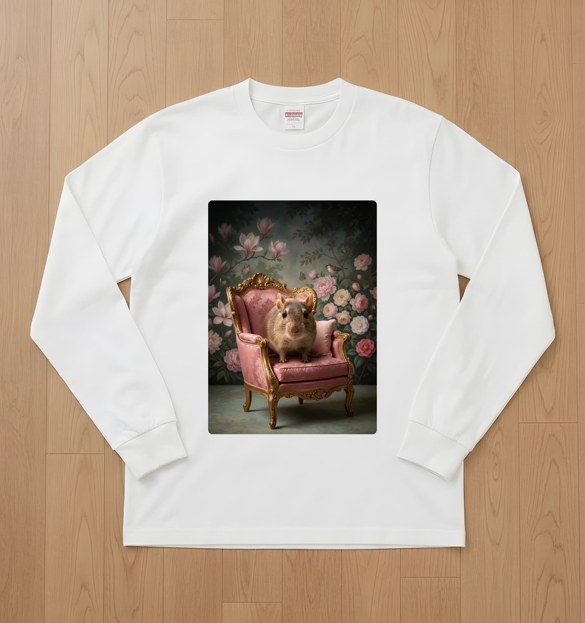デグーのシャビーピンクの油絵風アートロココ調長袖Tシャツ(ホワイト)
