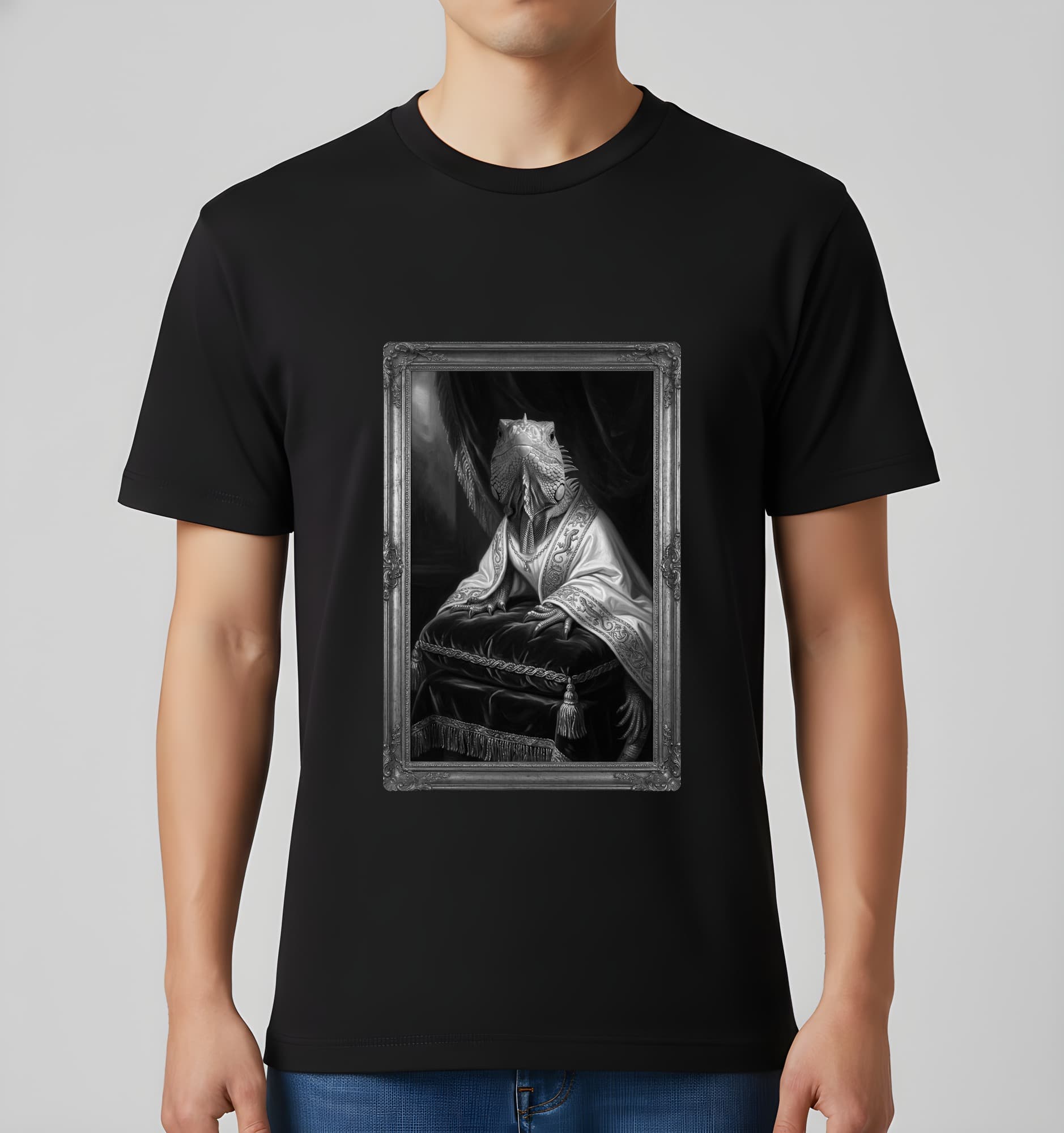 サイイグアナのルネサンス肖像画Tシャツ(ブラック・モノクロプリント・額縁なし) 3