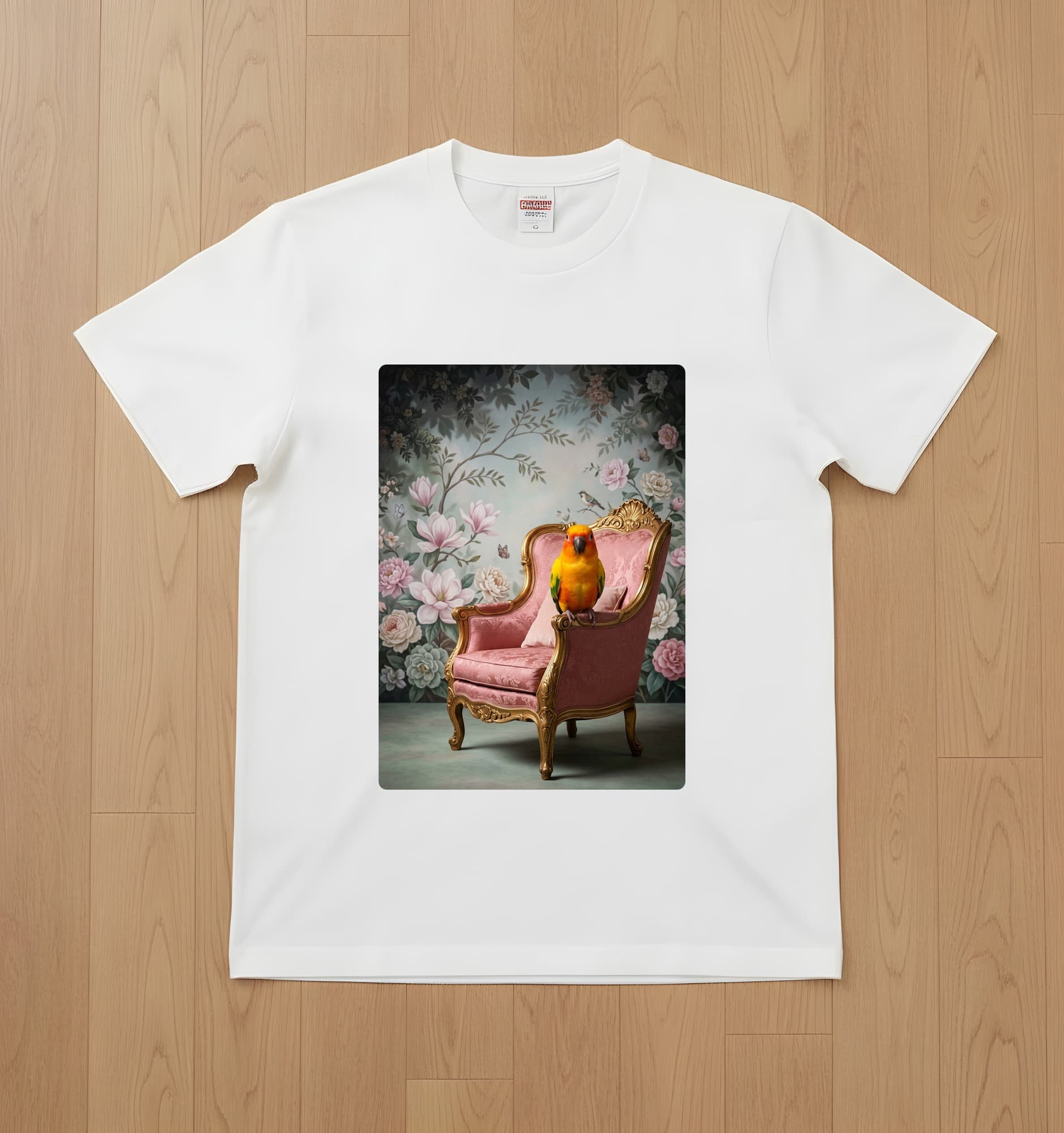 コガネメキシコインコのシャビーピンクの油絵風アートロココ調Tシャツ(ホワイト)