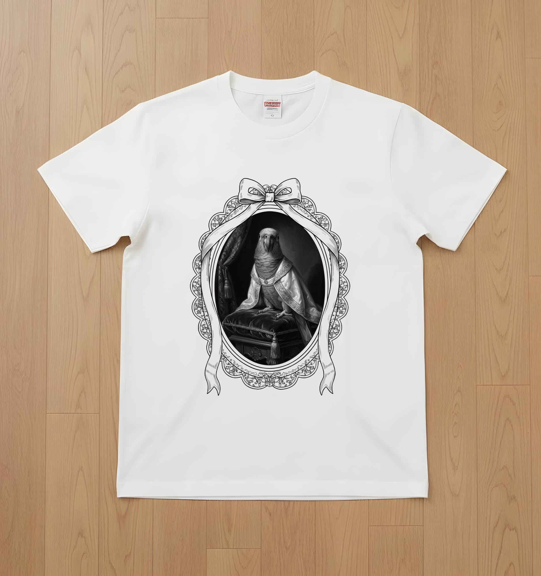 アオボウシインコのルネサンス肖像画Tシャツ(ホワイト・モノクロプリント・額縁デザインあり)