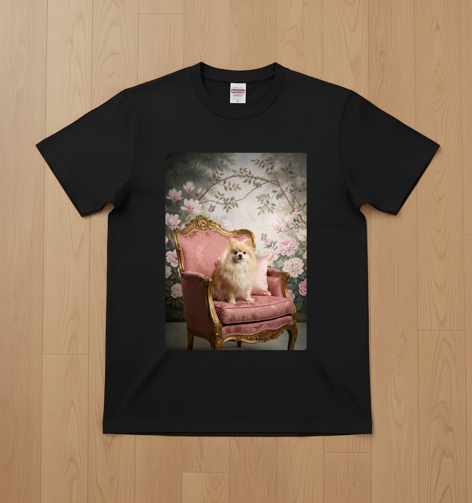 ポメラニアンのシャビーピンクの油絵風アートロココ調Tシャツ(ブラック)