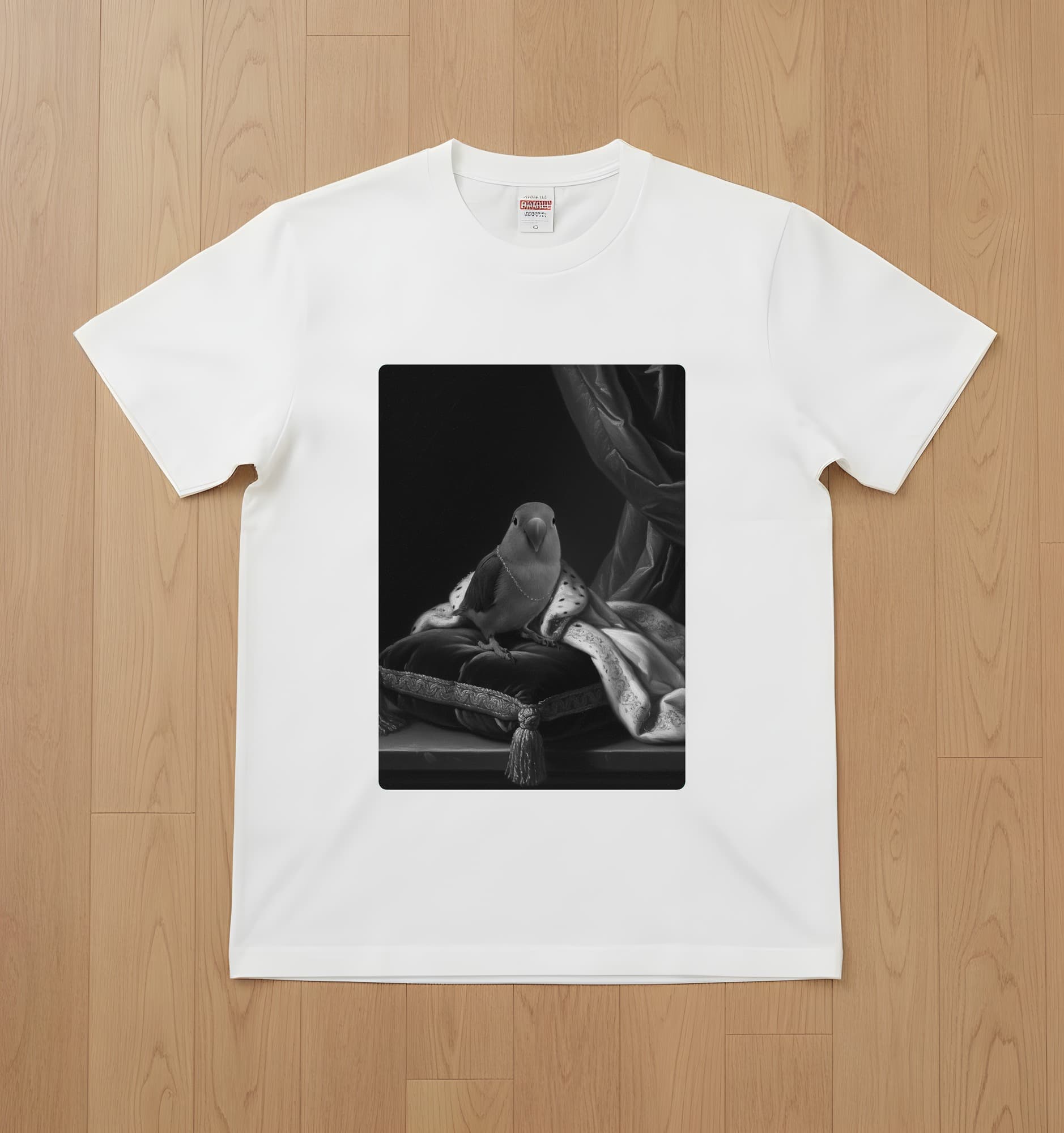 コザクラインコのルネサンス肖像画Tシャツ(ホワイト・モノクロプリント・額縁なし)