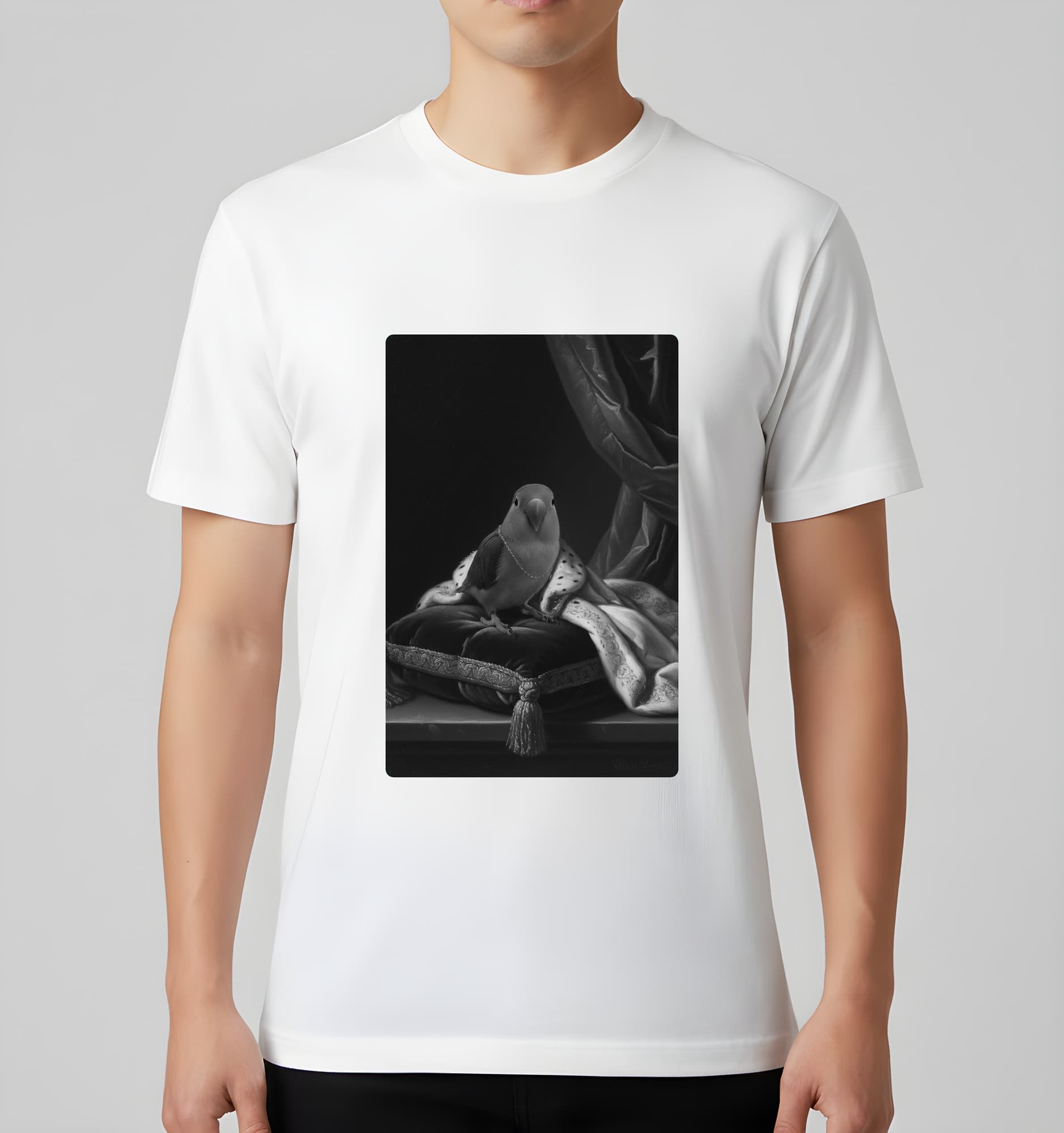 コザクラインコのルネサンス肖像画Tシャツ(ホワイト・モノクロプリント・額縁なし) 3