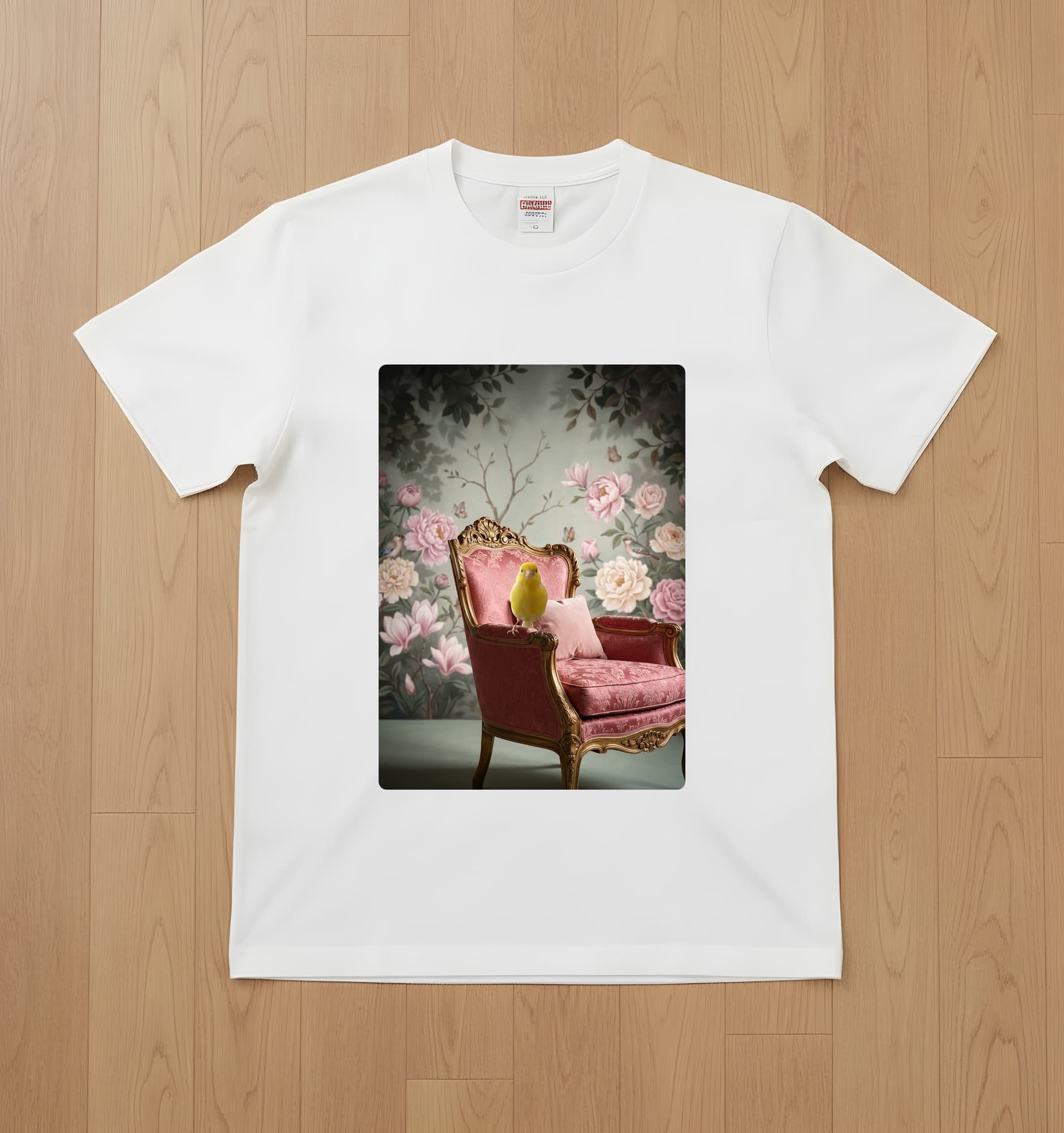 カナリアのシャビーピンクの油絵風アートロココ調Tシャツ(ホワイト)
