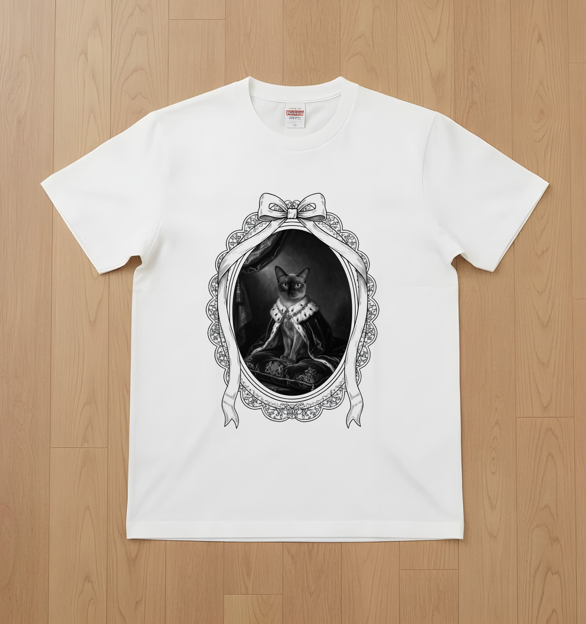 バーミーズのルネサンス肖像画Tシャツ(ホワイト・モノクロプリント・額縁デザインあり)