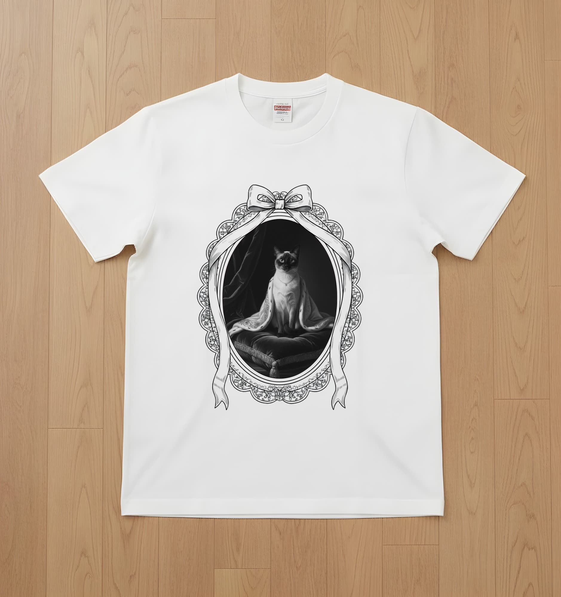 バリニーズのルネサンス肖像画Tシャツ(ホワイト・モノクロプリント・額縁デザインあり)
