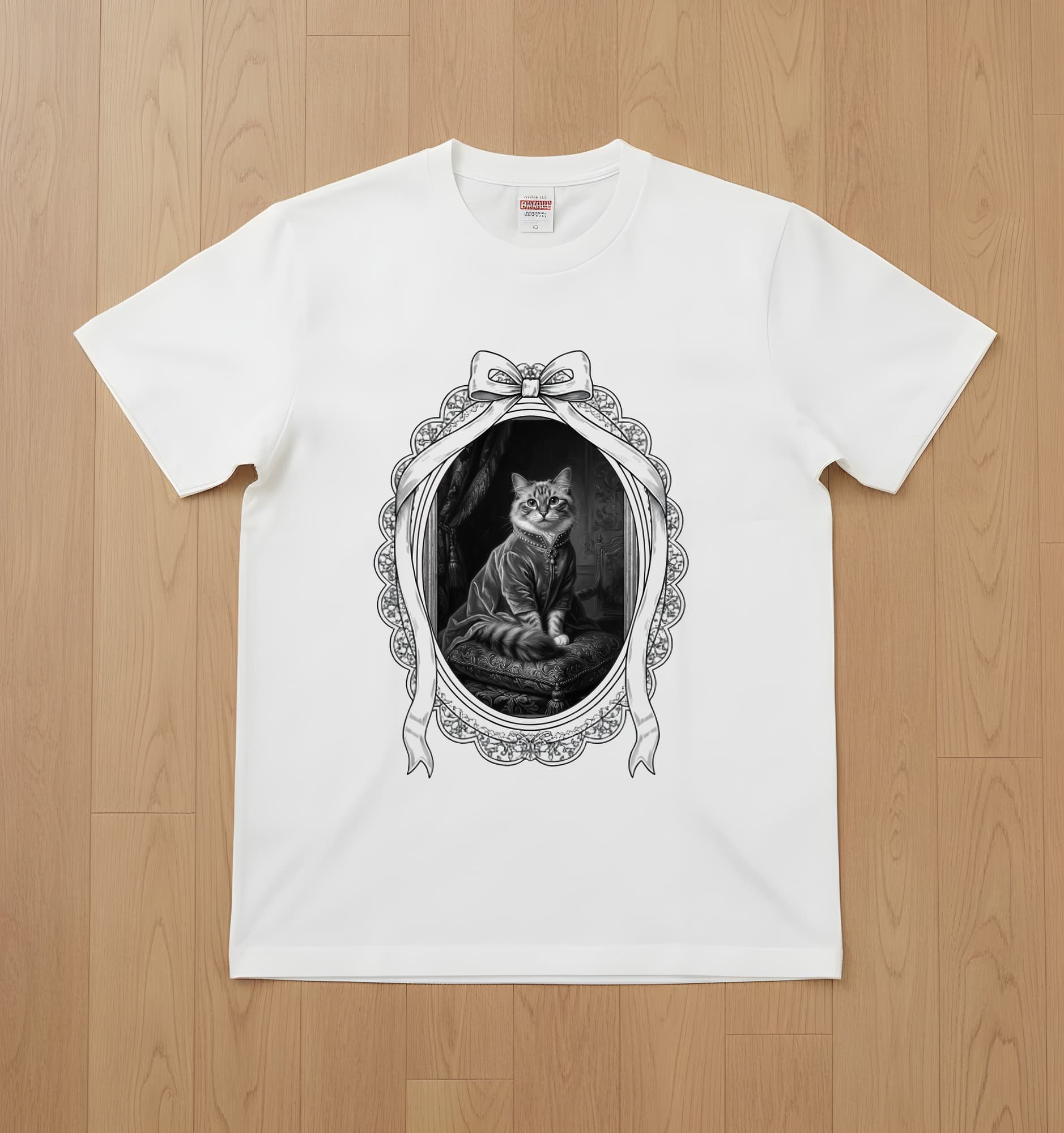 ラグドールのルネサンス肖像画Tシャツ(ホワイト・モノクロプリント・額縁デザインあり)