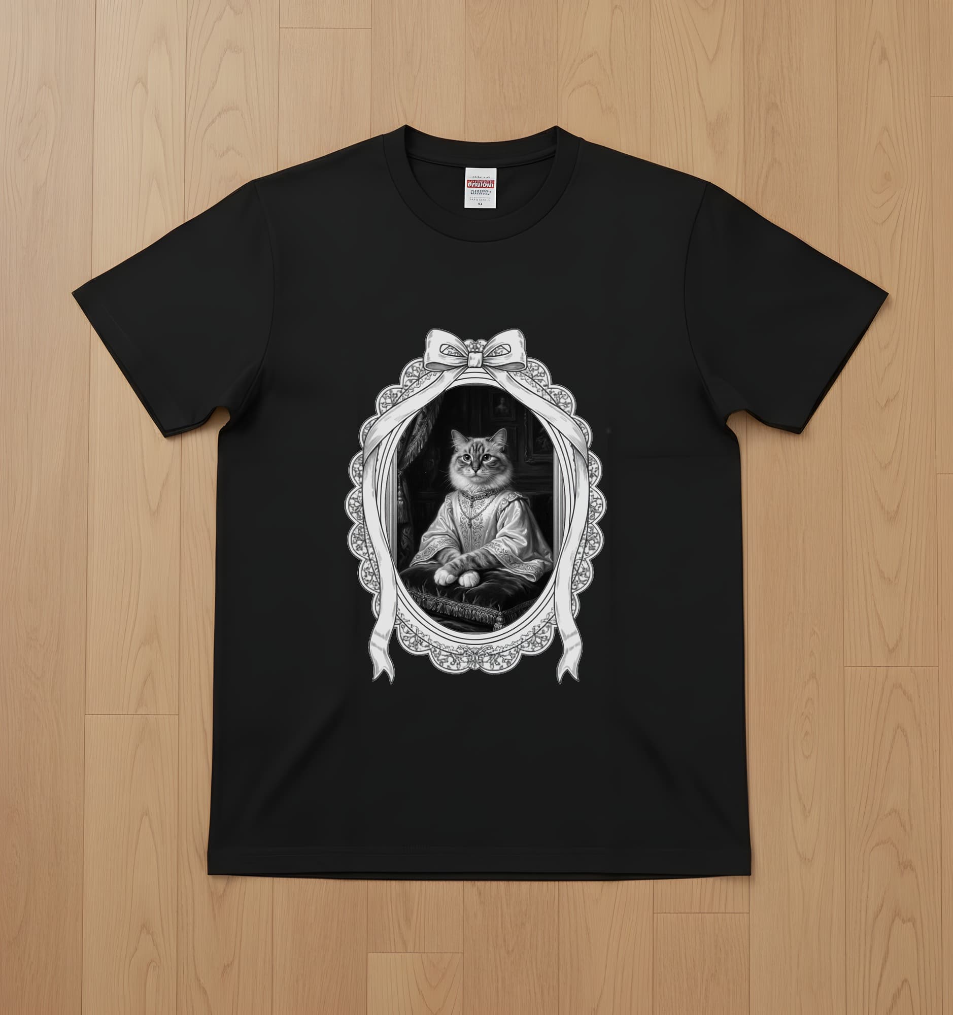 ラグドールのルネサンス肖像画Tシャツ(ブラック・モノクロプリント・額縁デザインあり)